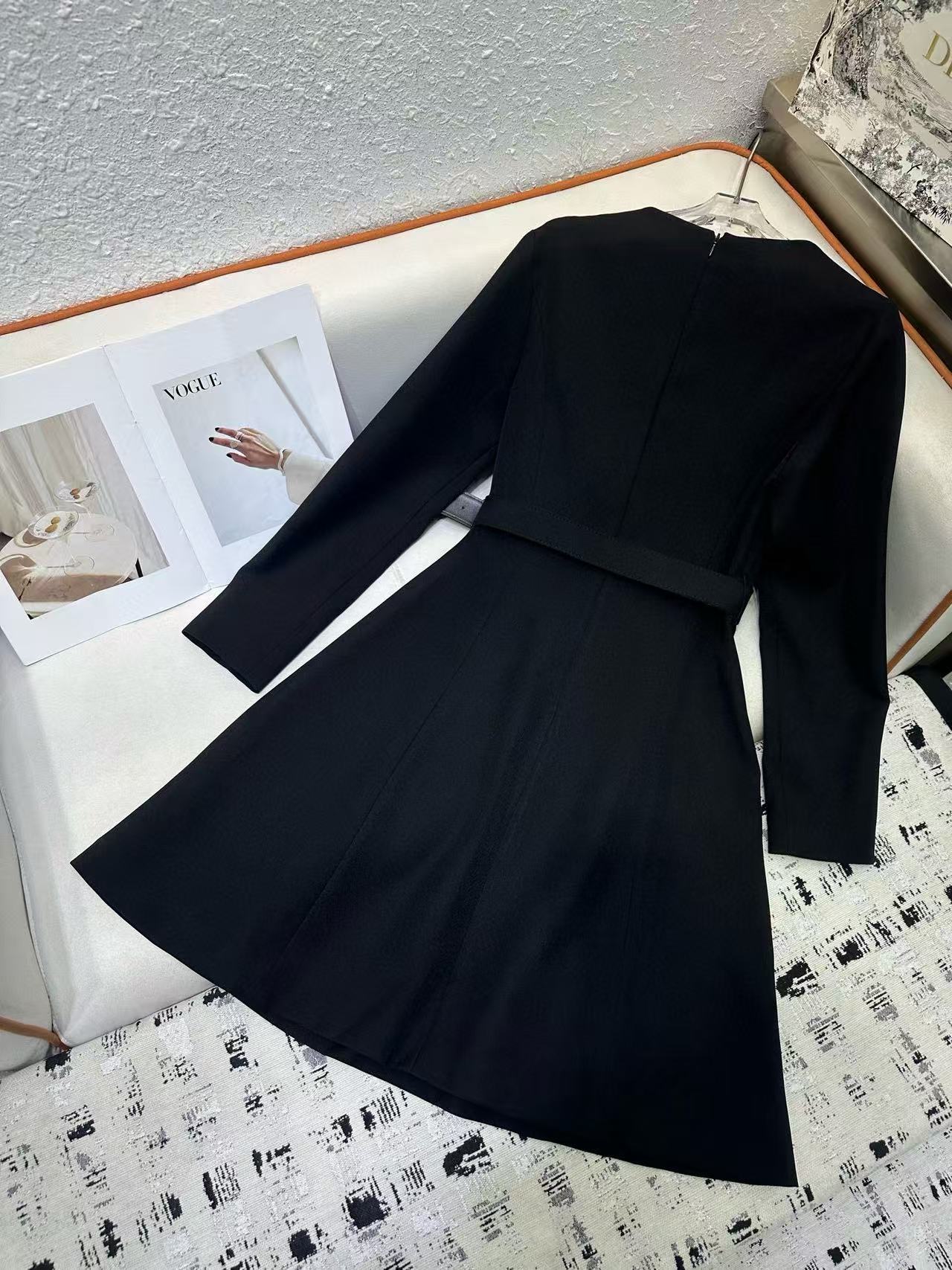 VALENT1NO 高品質ベルト付きドレス【50％割引+送料無料】