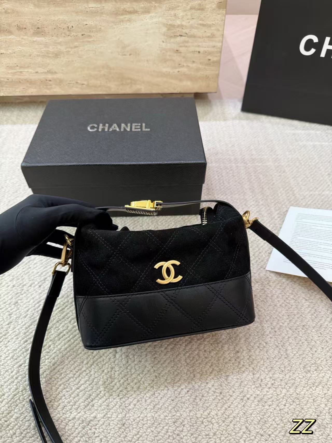 CHANE1 ダブルC ディアレザーハンドバッグ【50％割引+送料無料】