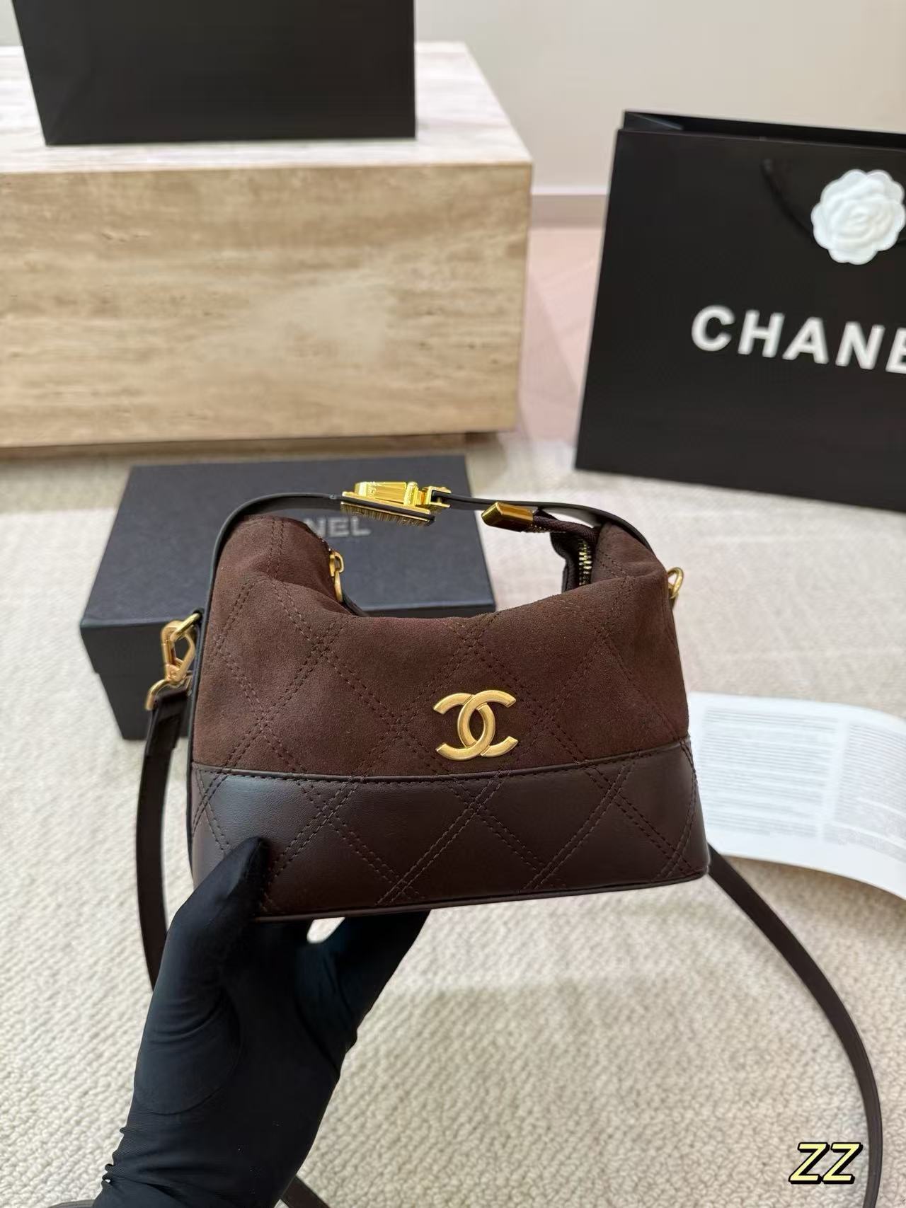 CHANE1 ダブルC ディアレザーハンドバッグ【50％割引+送料無料】