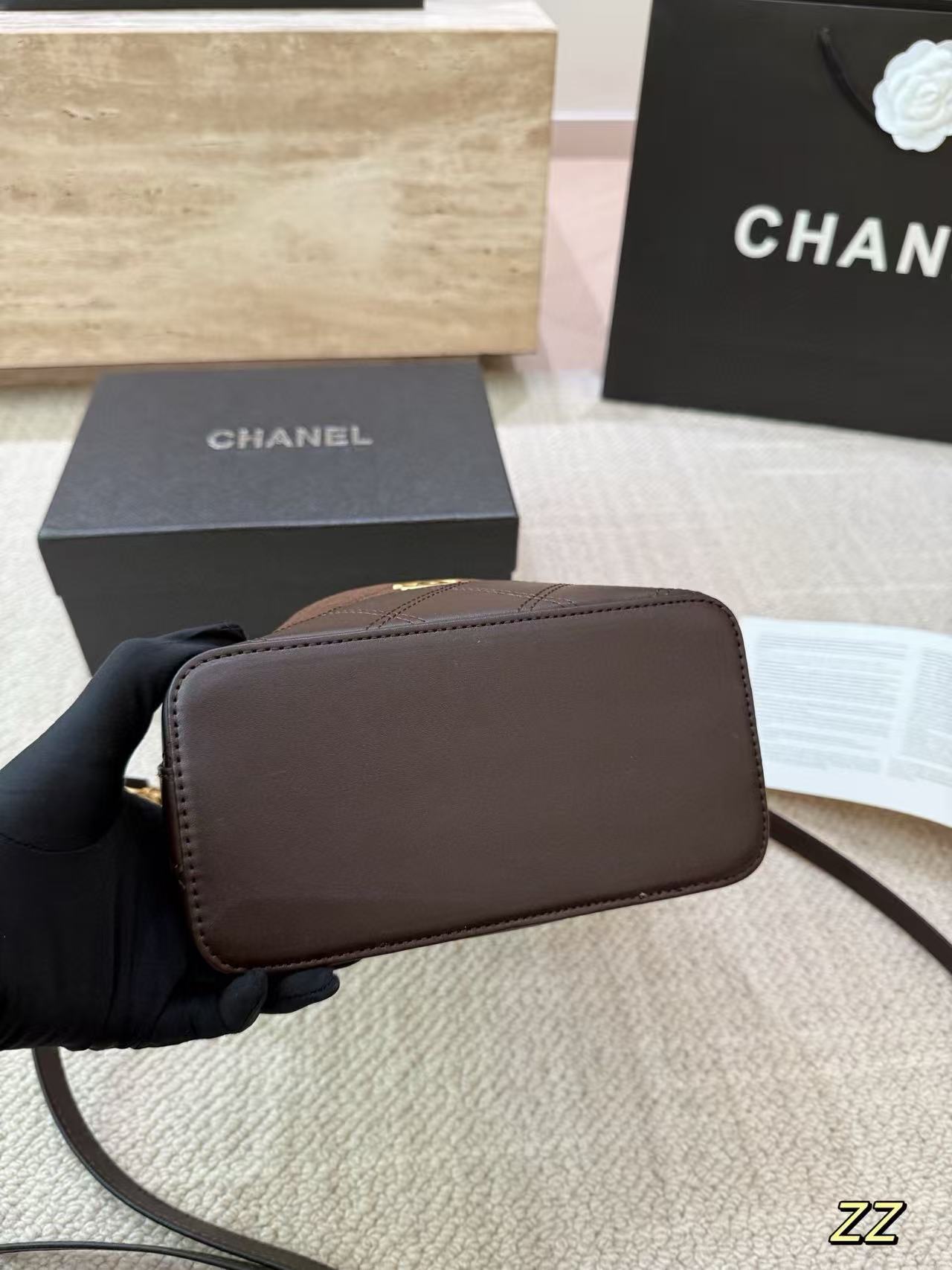 CHANE1 ダブルC ディアレザーハンドバッグ【50％割引+送料無料】