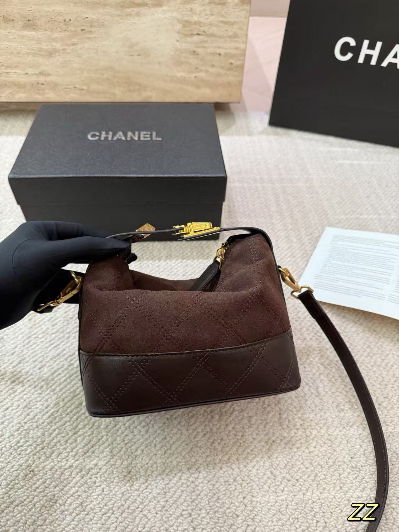 CHANE1 ダブルC ディアレザーハンドバッグ【50％割引+送料無料】