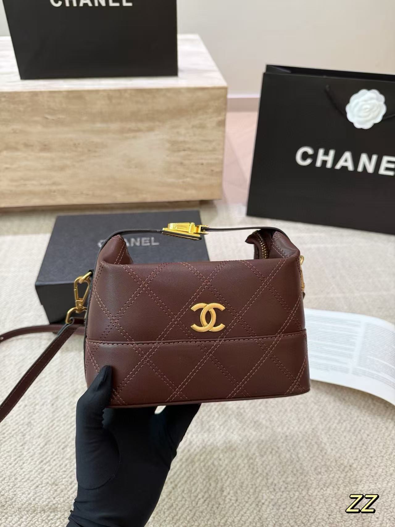 CHANE1 レザーハンドバッグ/クロスボディバッグ【50％割引+送料無料】