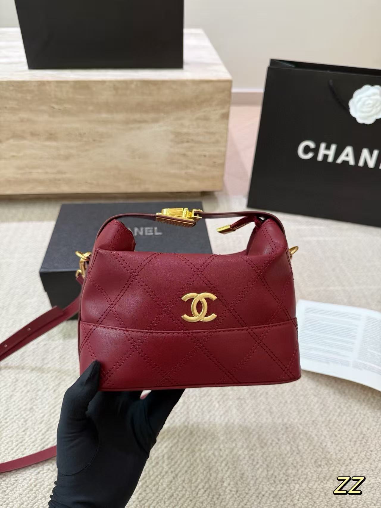 CHANE1 レザーハンドバッグ/クロスボディバッグ【50％割引+送料無料】