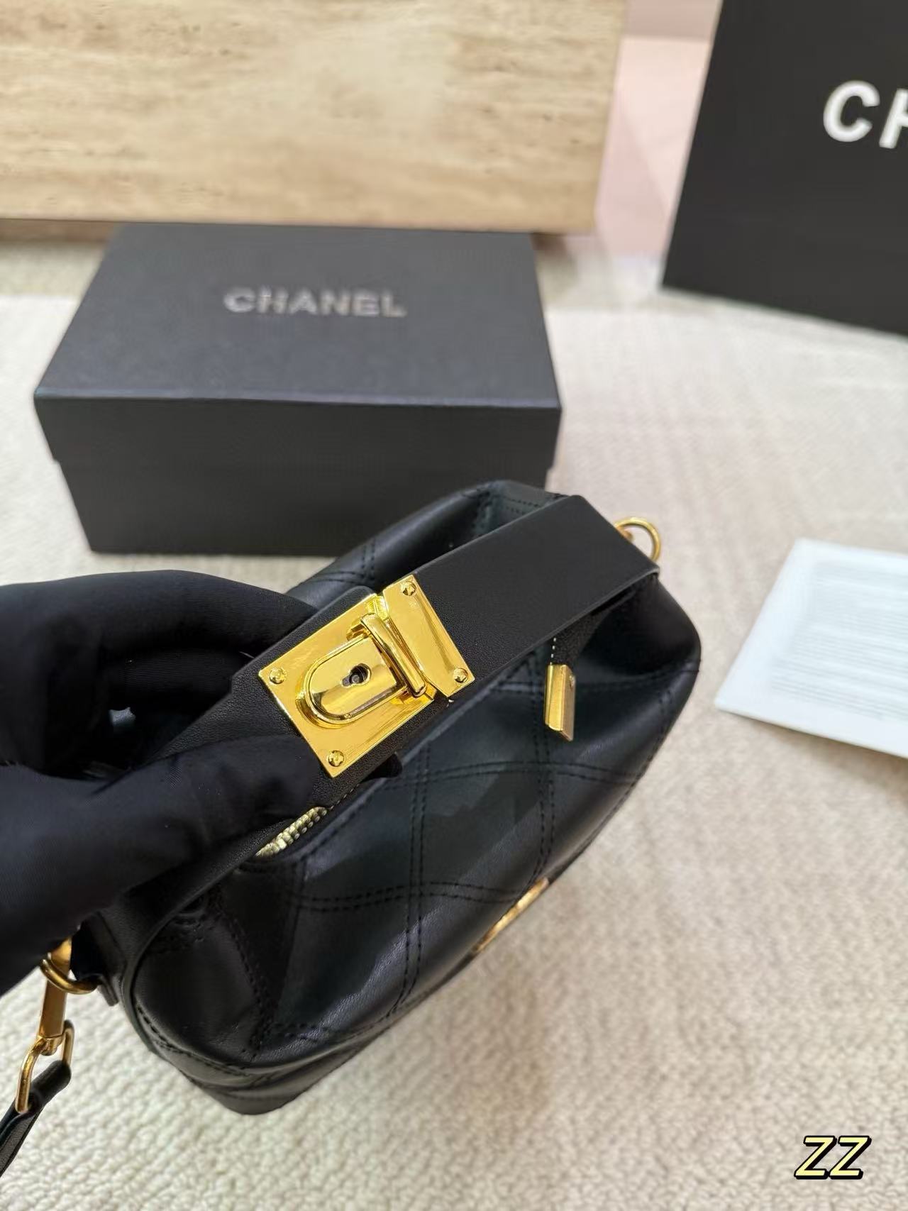 CHANE1 レザーハンドバッグ/クロスボディバッグ【50％割引+送料無料】