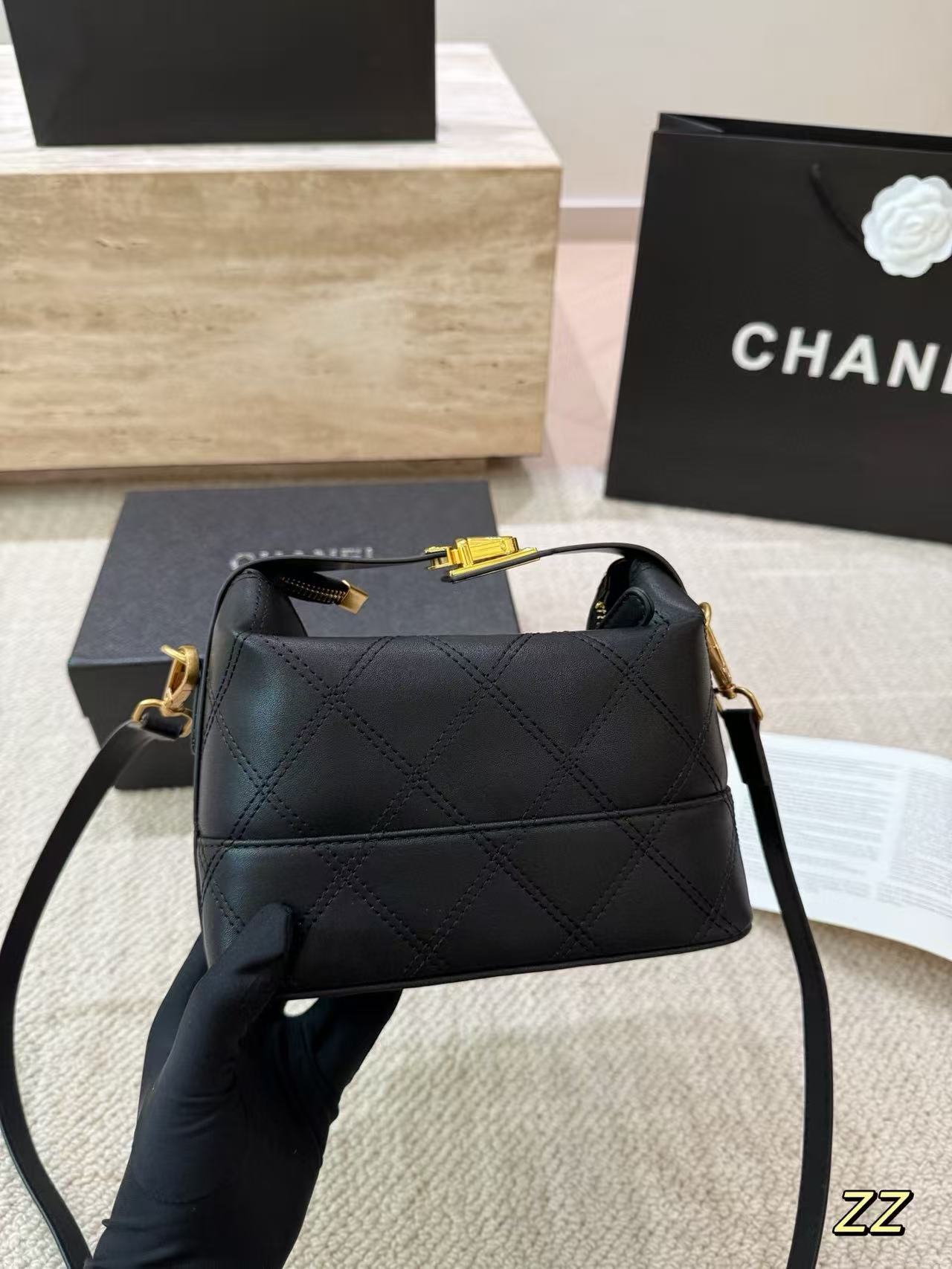 CHANE1 レザーハンドバッグ/クロスボディバッグ【50％割引+送料無料】