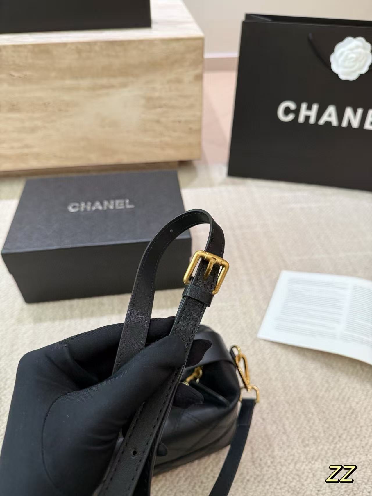 CHANE1 レザーハンドバッグ/クロスボディバッグ【50％割引+送料無料】