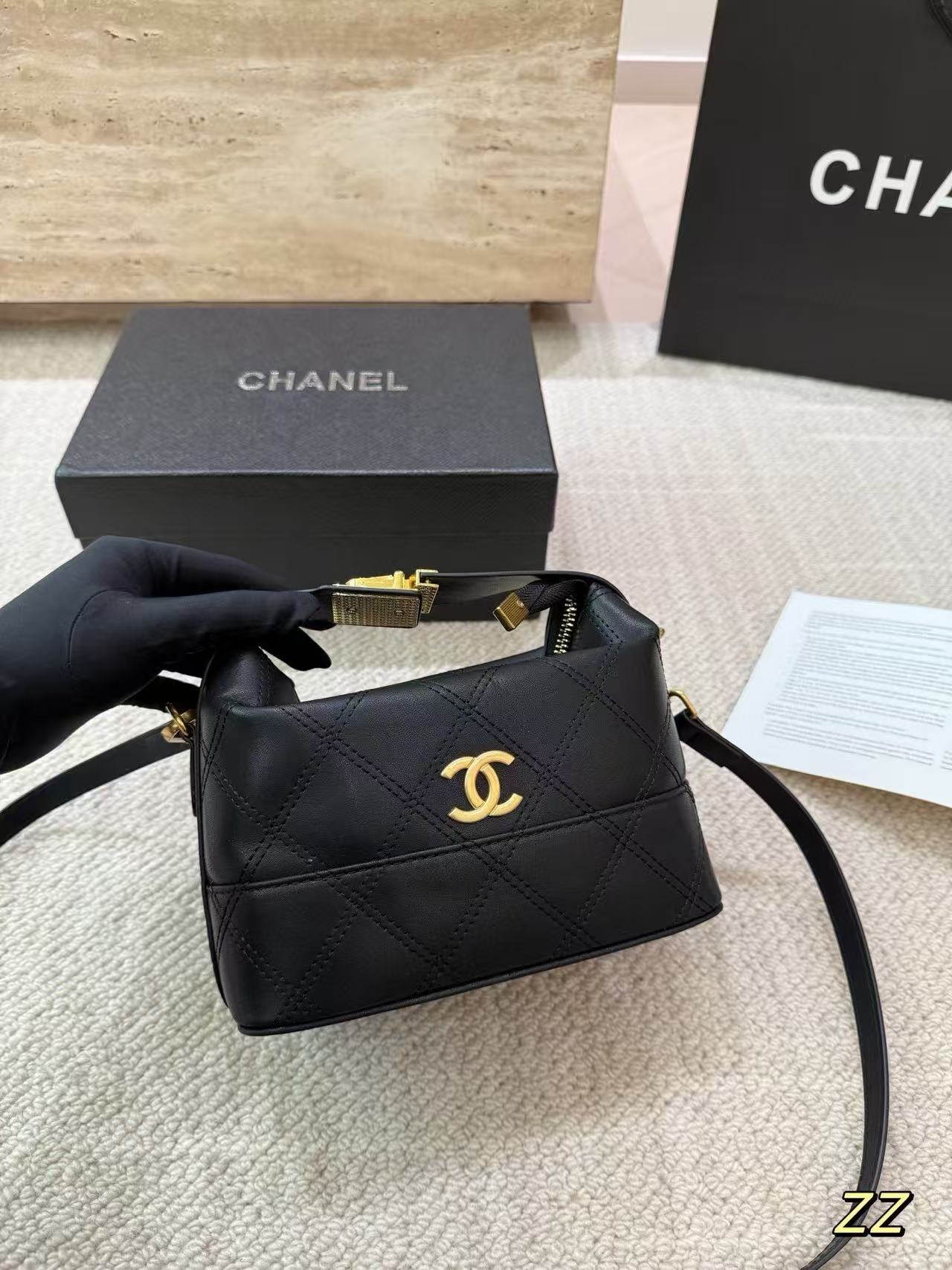 CHANE1 レザーハンドバッグ/クロスボディバッグ【50％割引+送料無料】