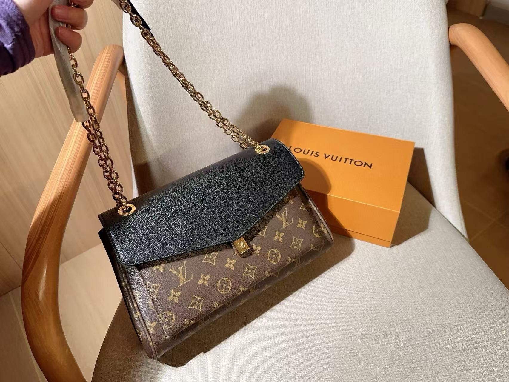 LVモノグラムチェーンバッグ【50％割引+送料無料】