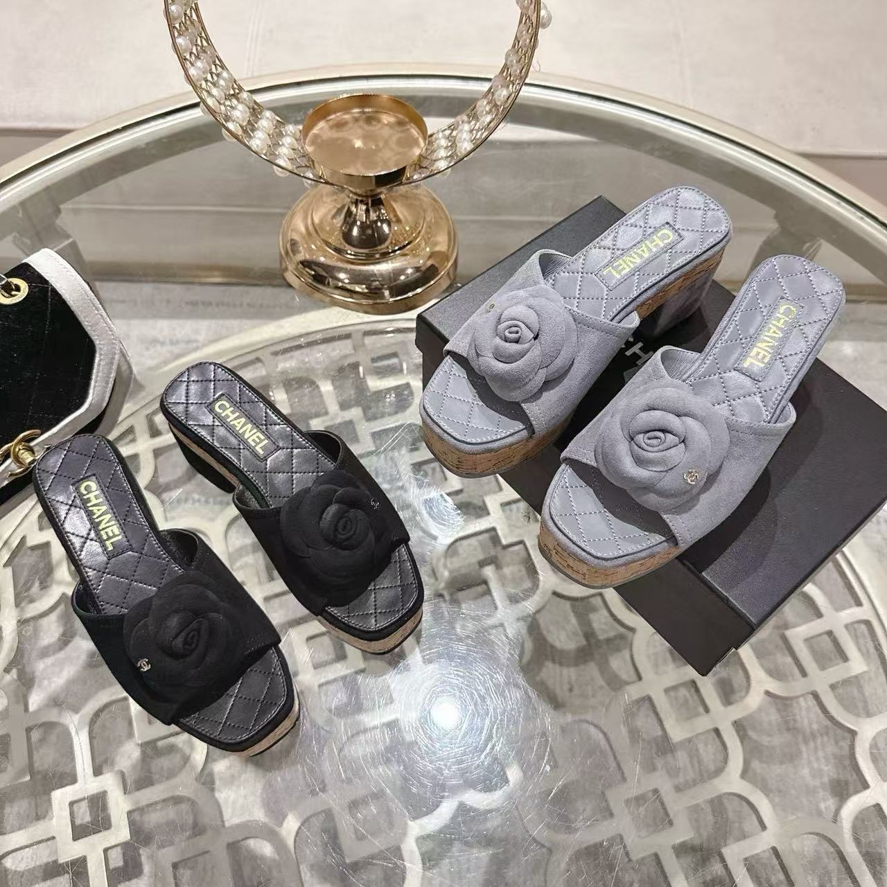 CHANE1 高品質カメリアプラットフォームシューズ【50％割引+送料無料】