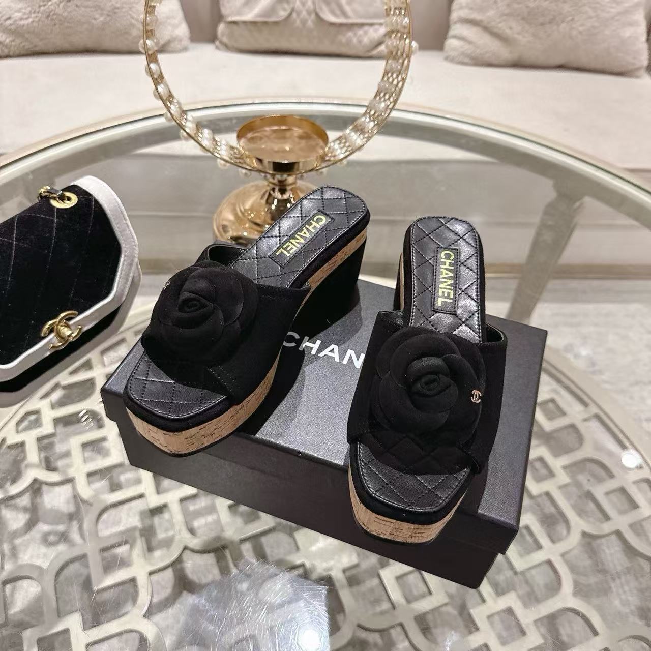 CHANE1 高品質カメリアプラットフォームシューズ【50％割引+送料無料】