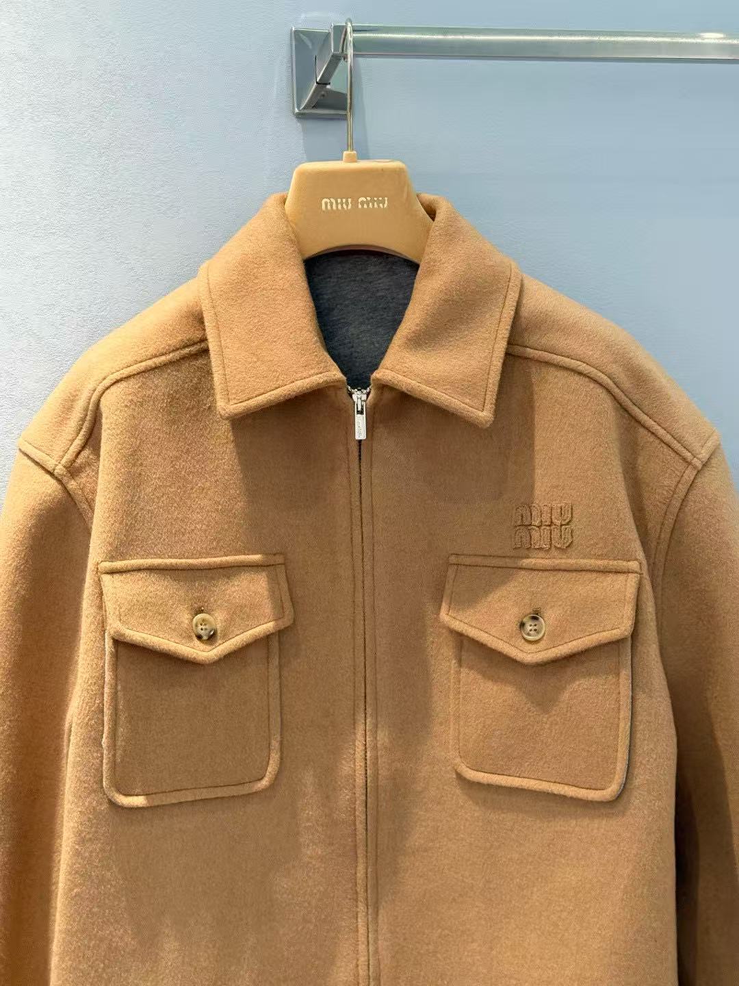 M1UM1U ツーポケット ジップアップ ショートジャケット【50％割引+送料無料】