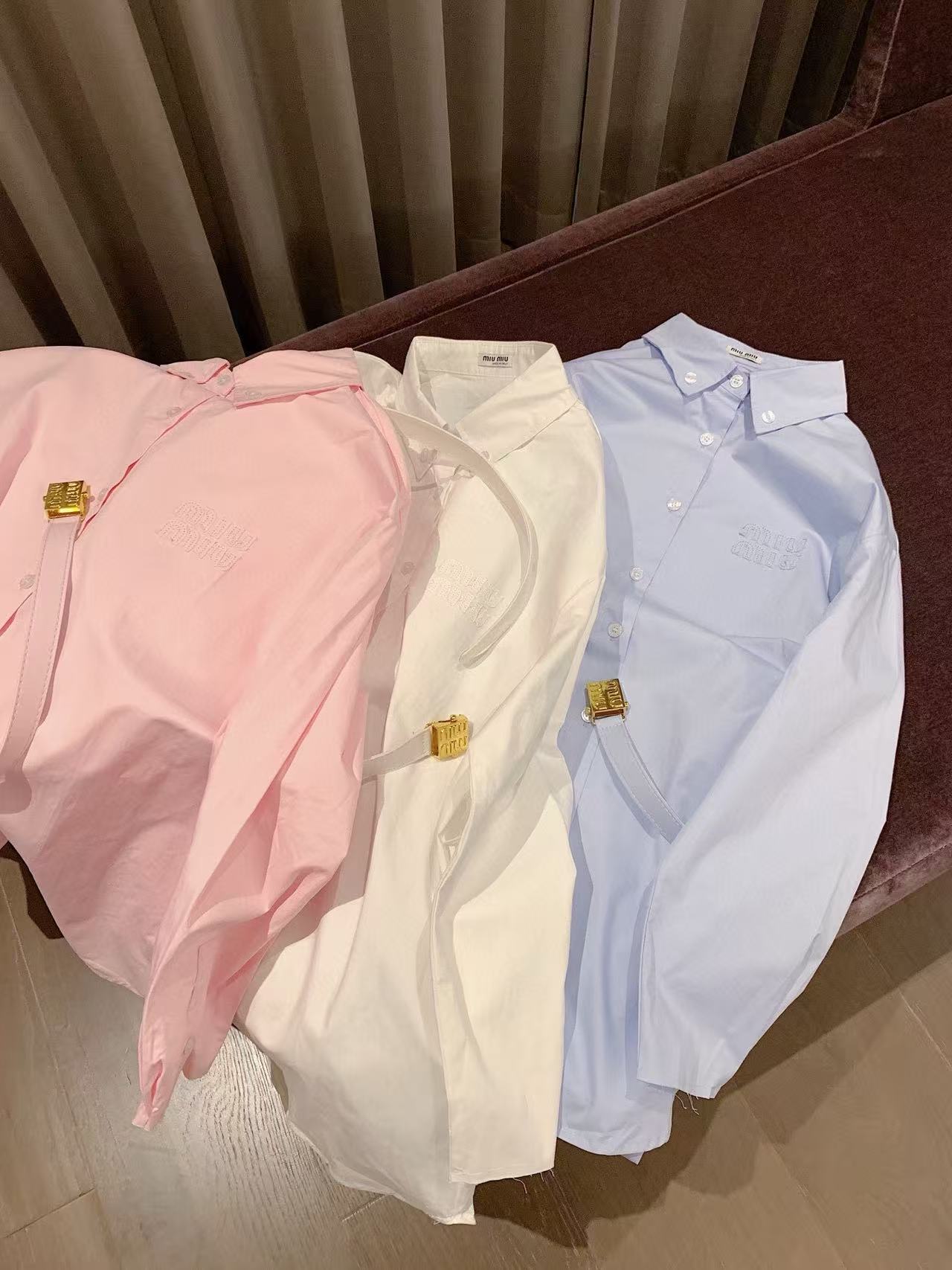 M1UM1U ベルト付き襟付きシャツドレス【50％割引+送料無料】