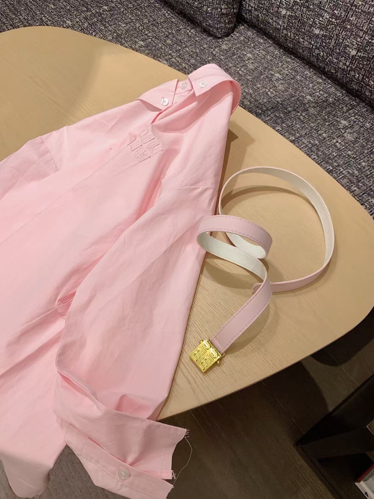 M1UM1U ベルト付き襟付きシャツドレス【50％割引+送料無料】