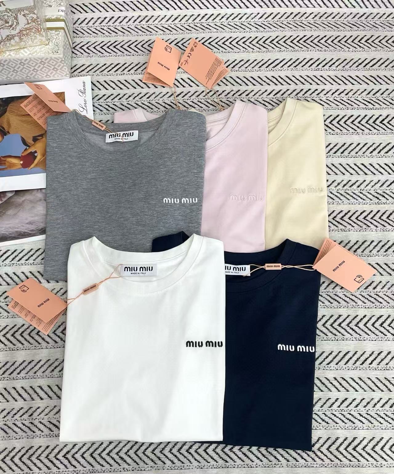 M1UM1U シンプルレターTシャツ【50％割引+送料無料】