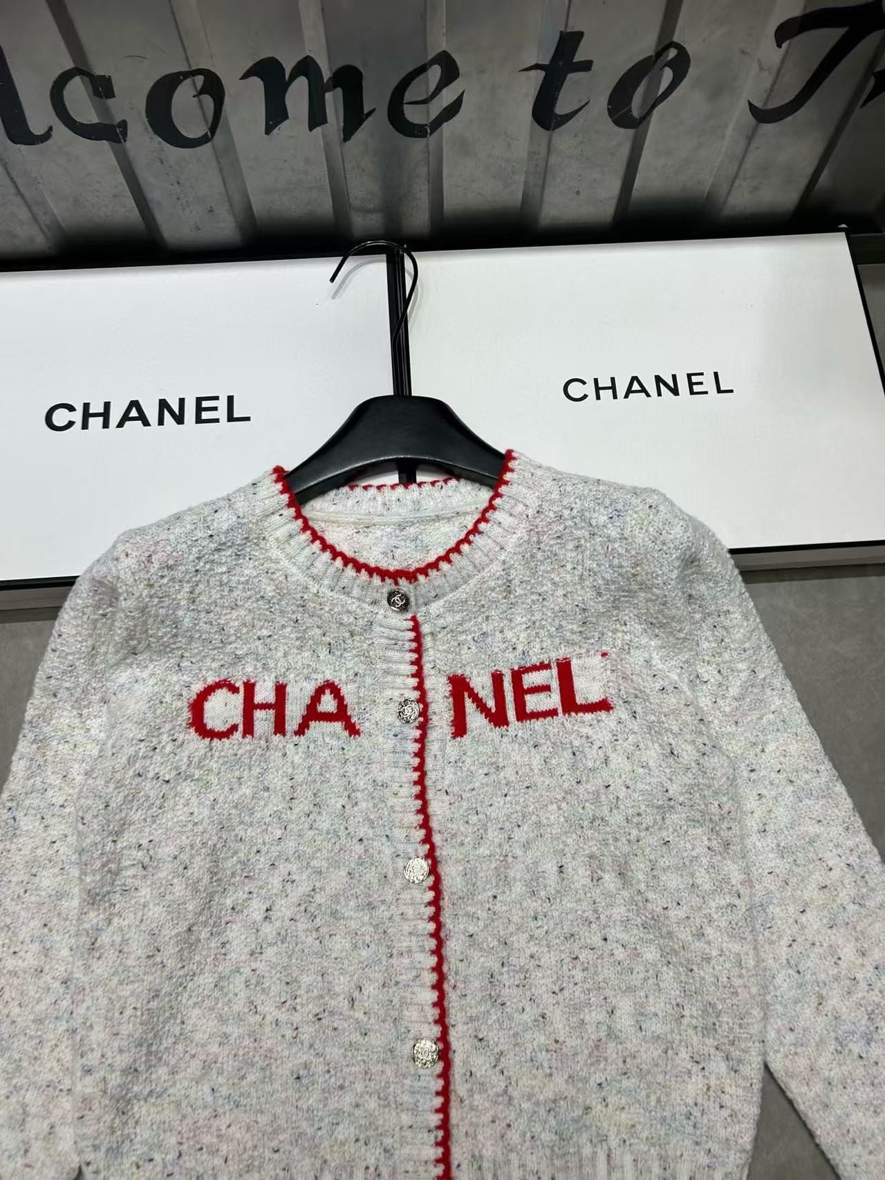 CHANE1 レッドレターウールカーディガン【50％割引+送料無料】