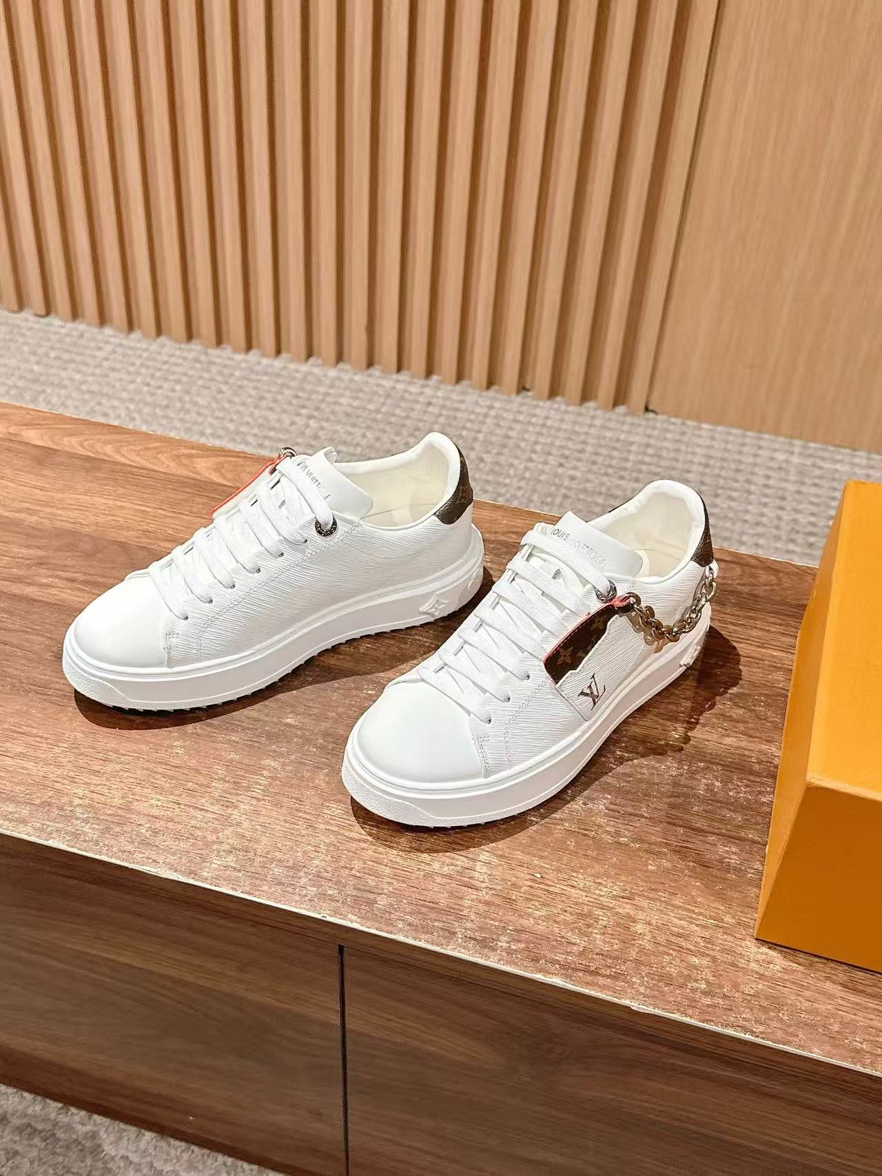 LVの高品質チェーンカジュアルシューズ【50％割引+送料無料】