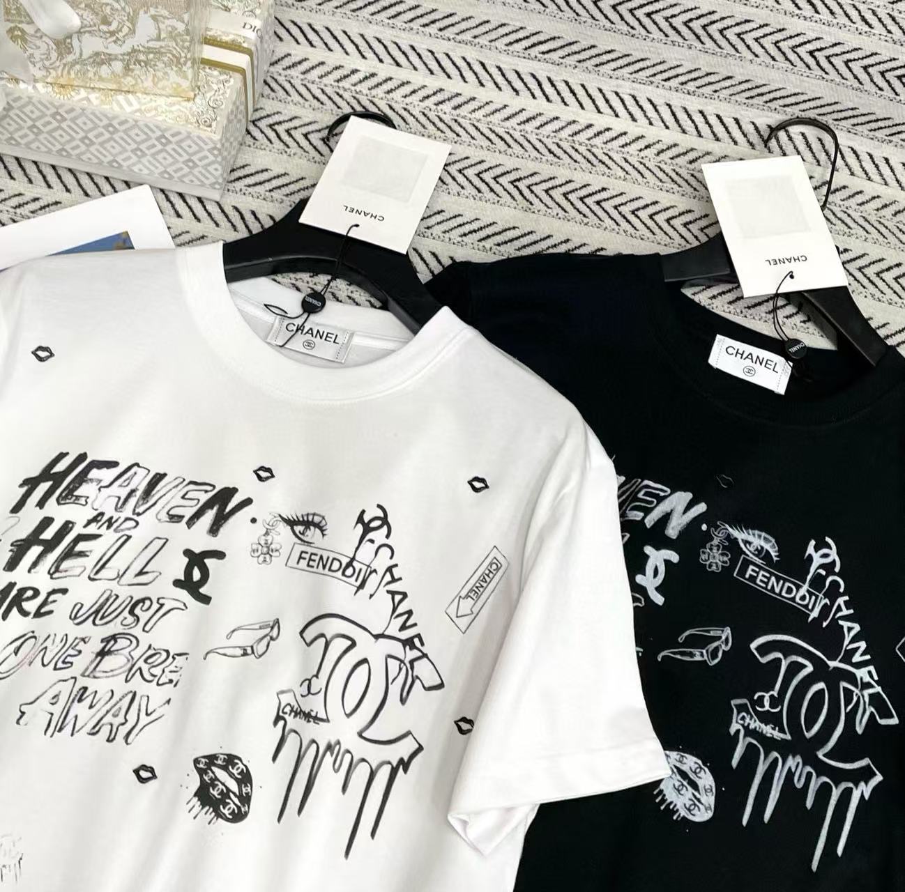 CHANE1 オールオーバープリントロゴレターTシャツ【50％割引+送料無料】