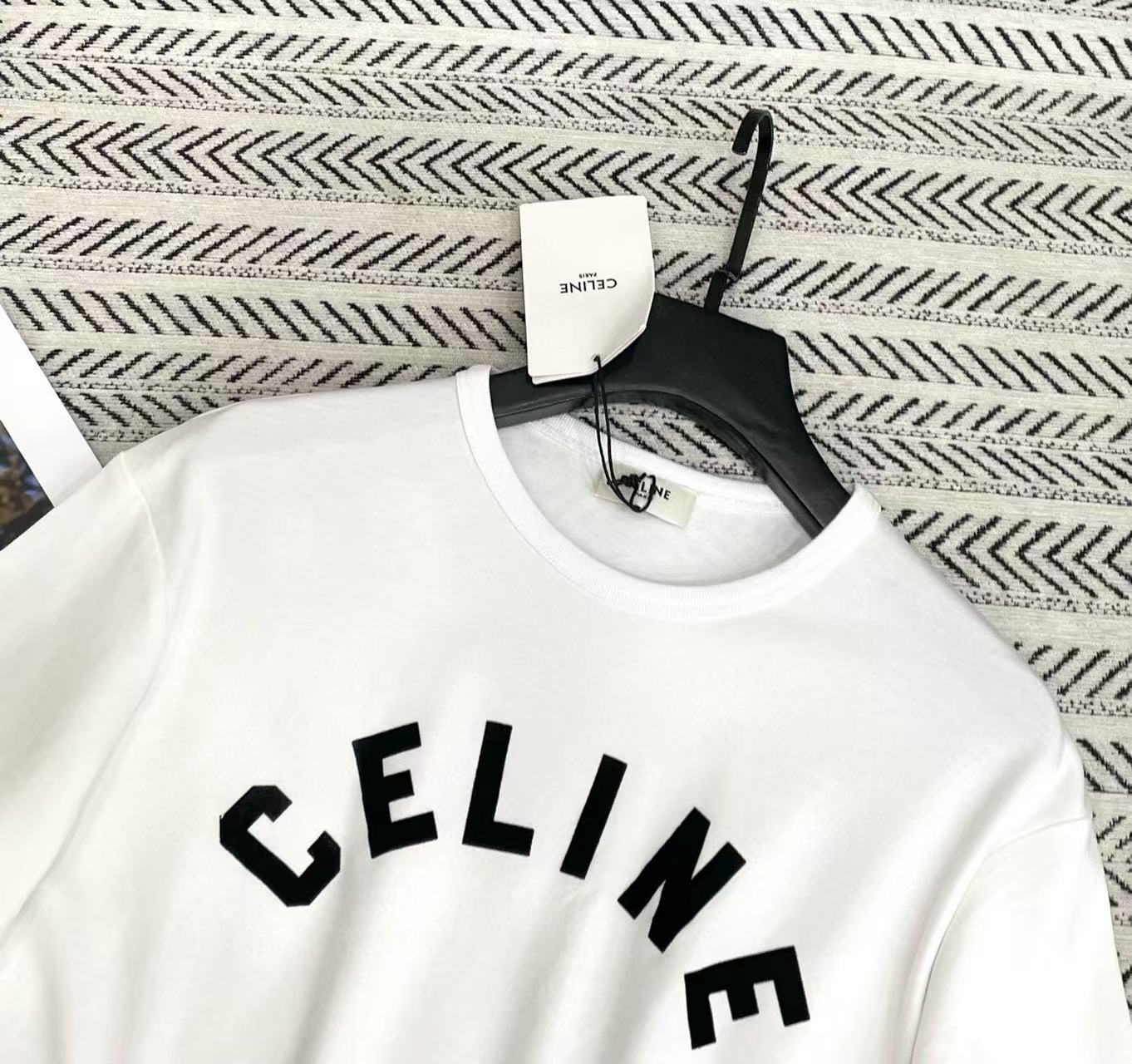 CEL1NE フロックレター 半袖Tシャツ【50％割引+送料無料】