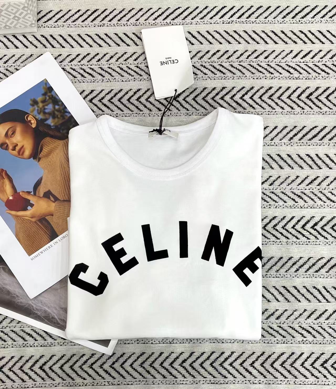 CEL1NE フロックレター 半袖Tシャツ【50％割引+送料無料】