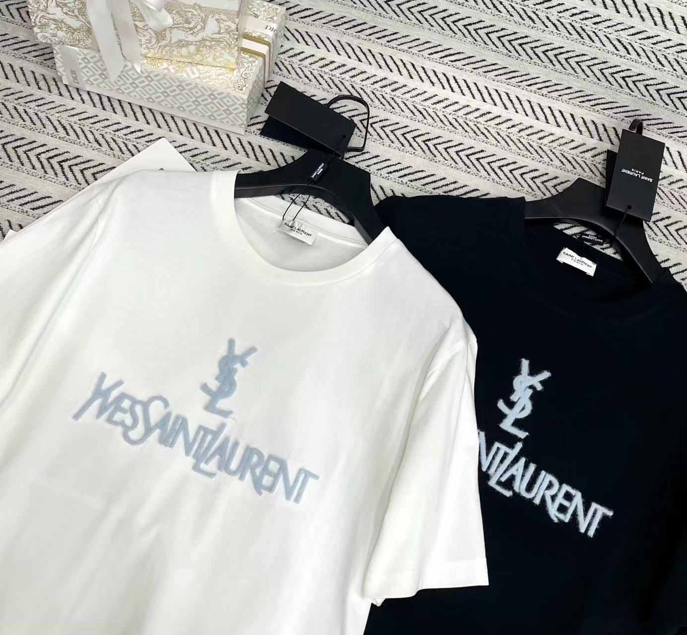 YSL フロッキー レター Tシャツ【50％割引+送料無料】