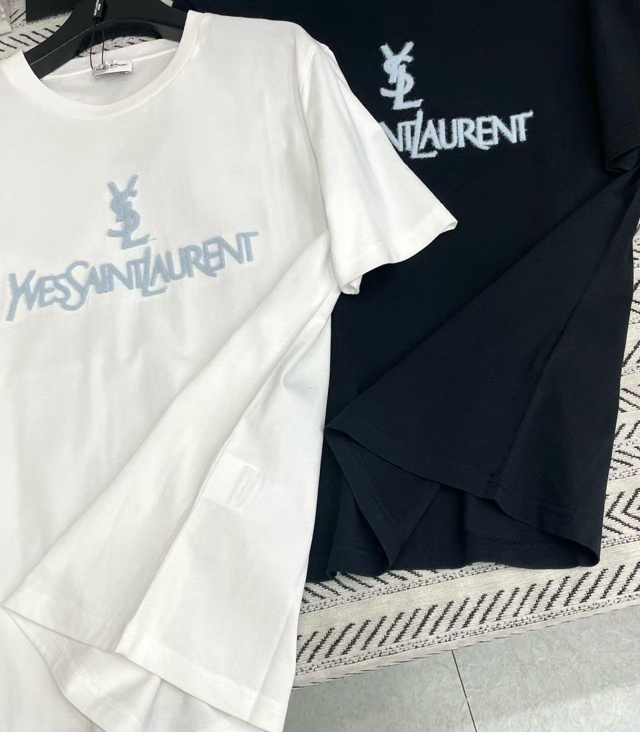 YSL フロッキー レター Tシャツ【50％割引+送料無料】