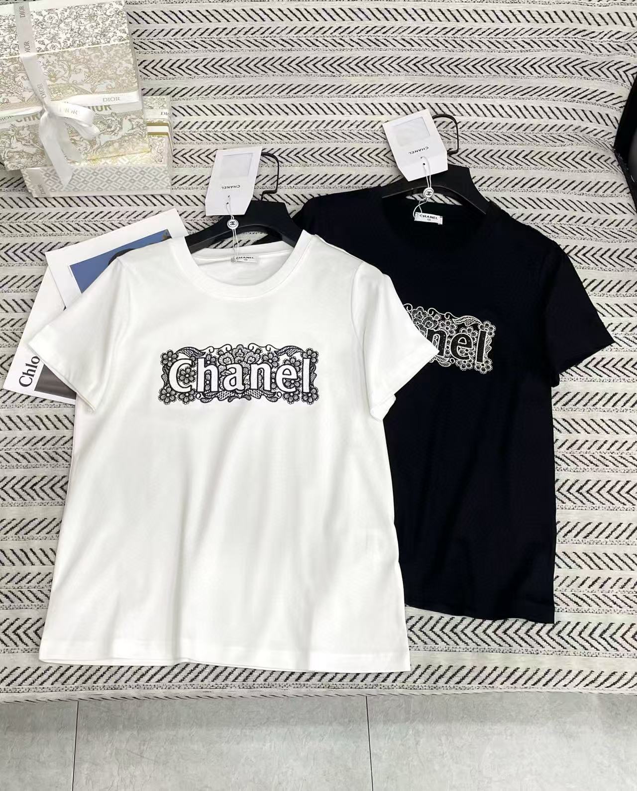 CHANE1 刺繍スパンコールロゴレターTシャツ【50％割引+送料無料】