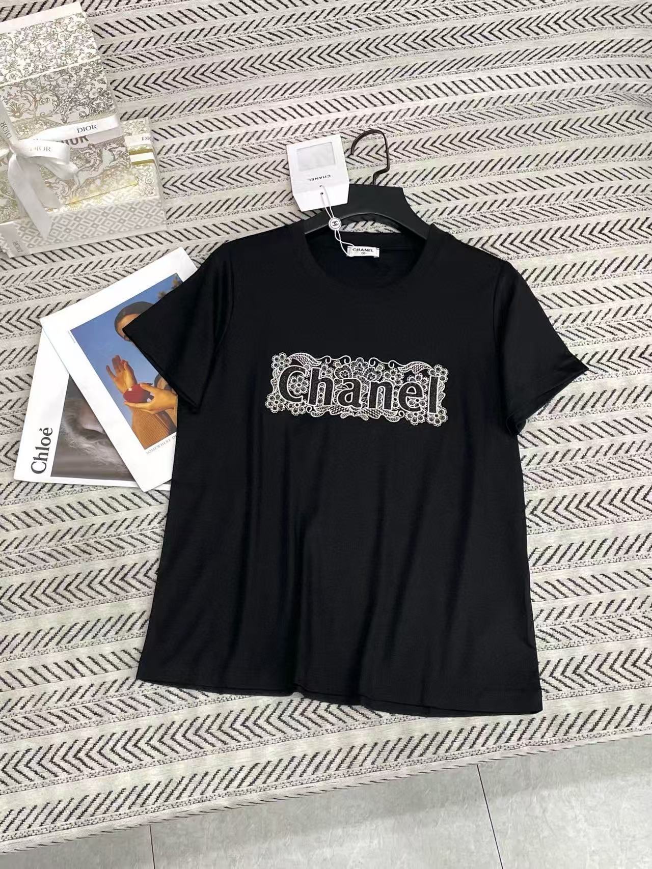 CHANE1 刺繍スパンコールロゴレターTシャツ【50％割引+送料無料】