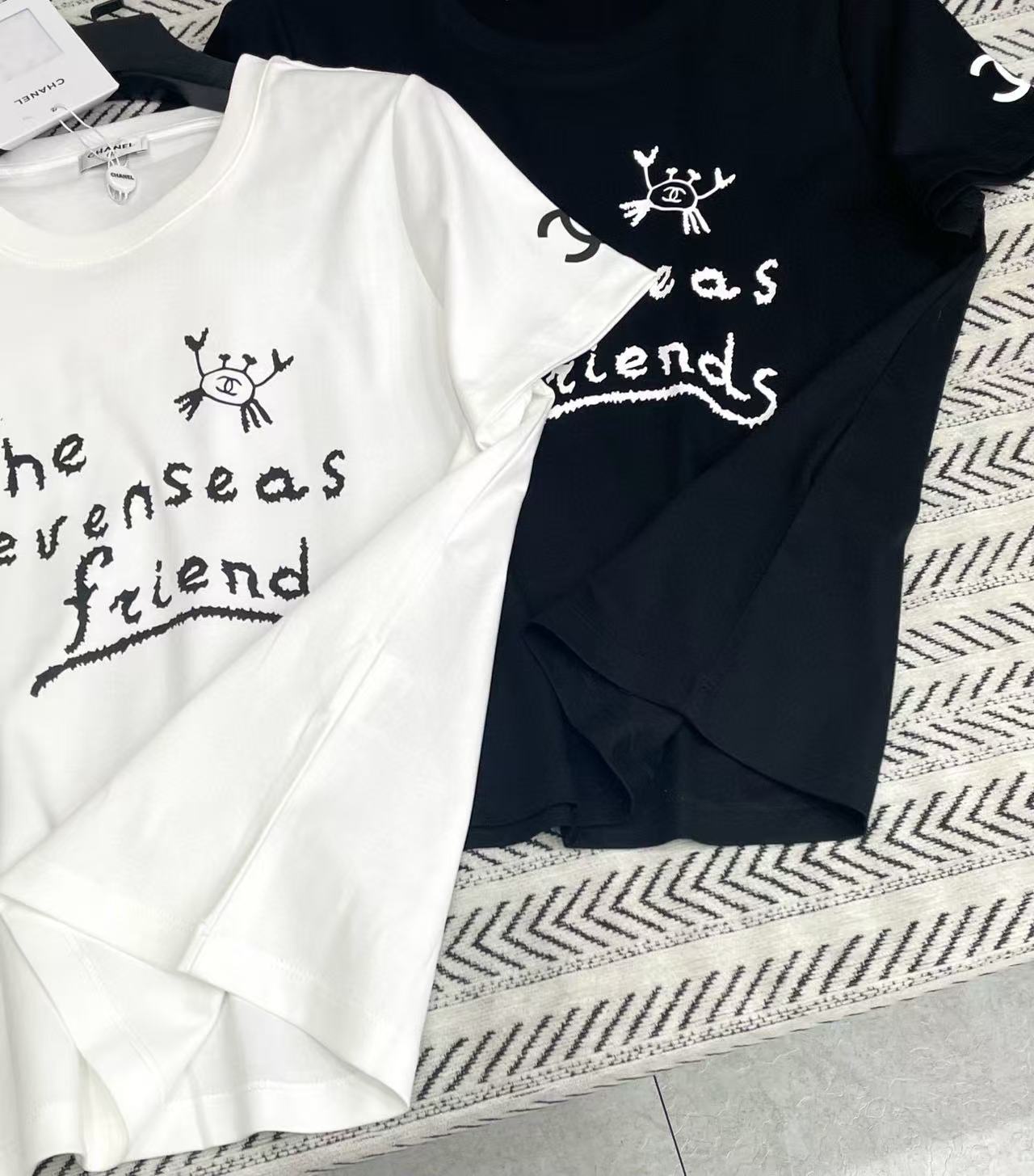 CHANE1 グラフィティレターTシャツ【50％割引+送料無料】