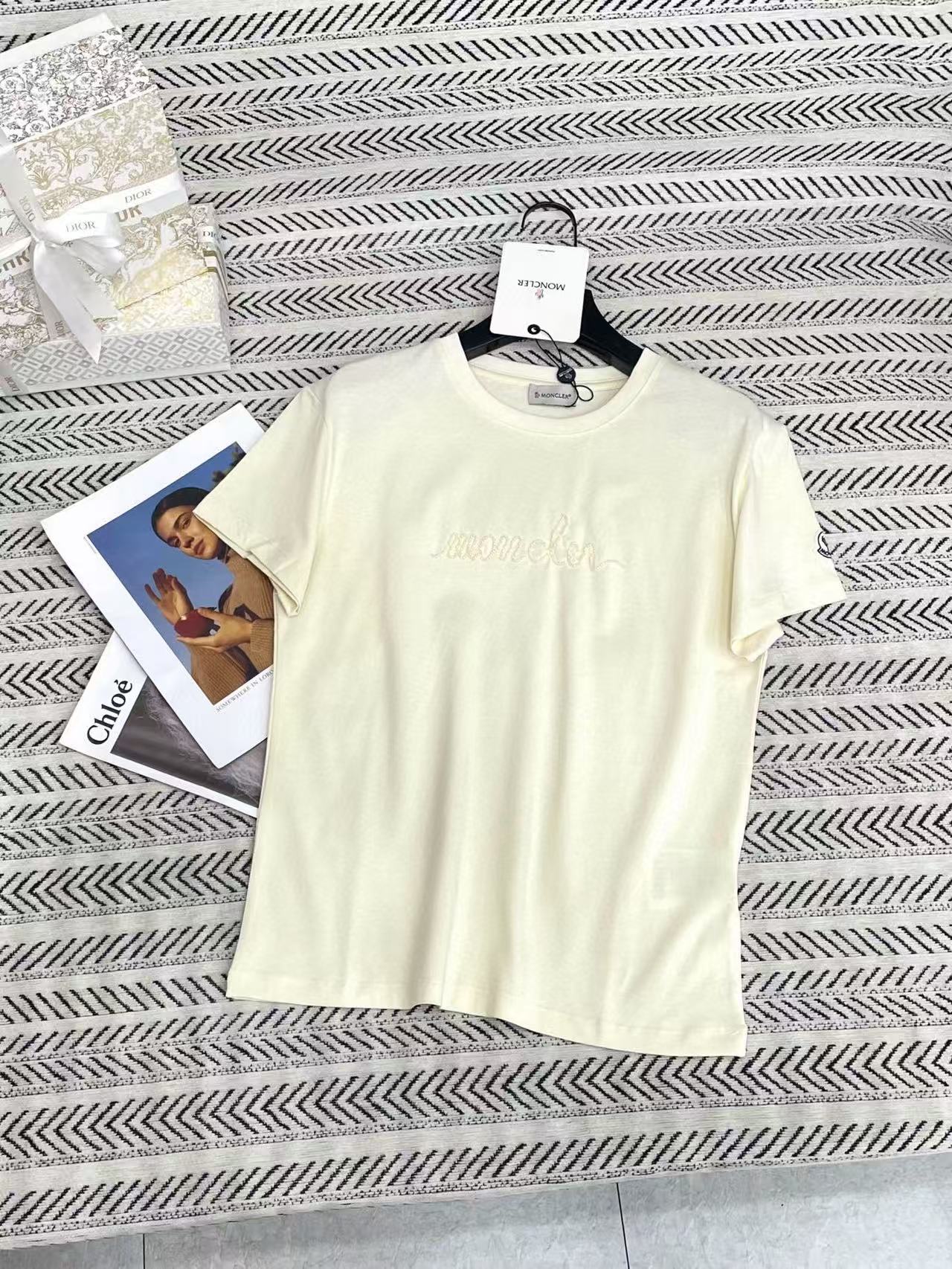 MONCLER ハンドステッチ ビーズ レター Tシャツ【50％割引+送料無料】