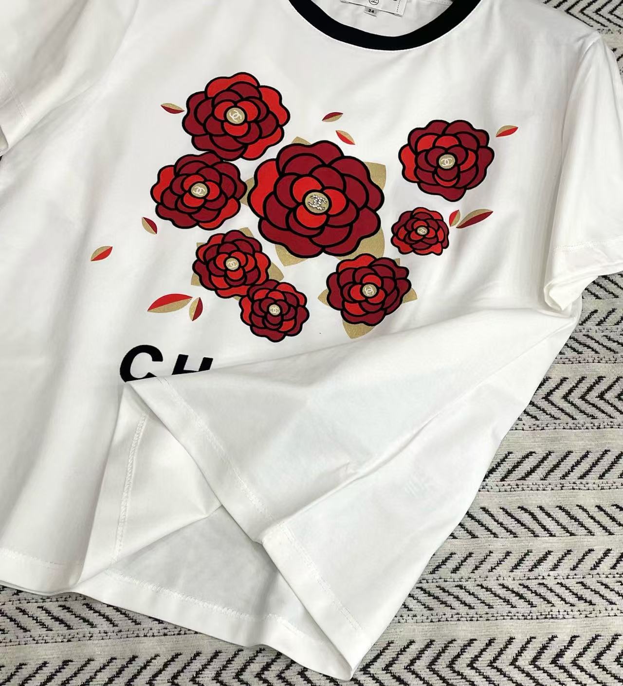 CHANE1レッドプリントレターTシャツ【50％割引+送料無料】