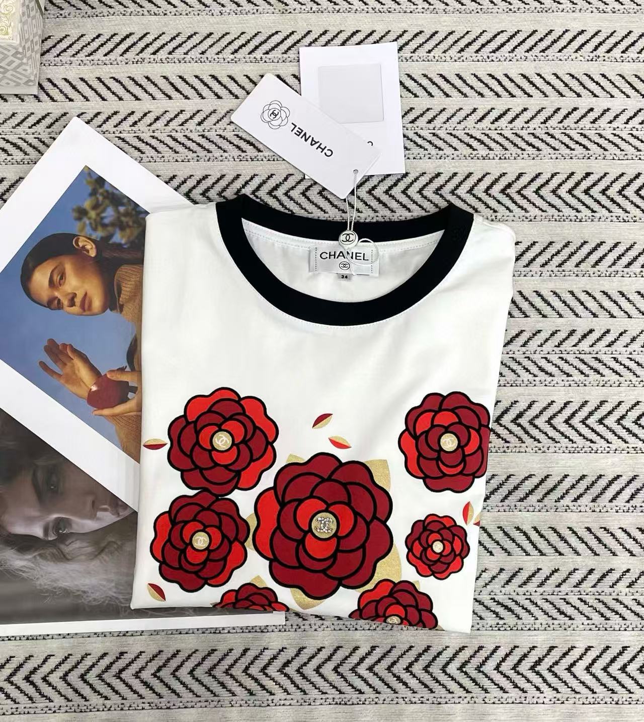 CHANE1レッドプリントレターTシャツ【50％割引+送料無料】