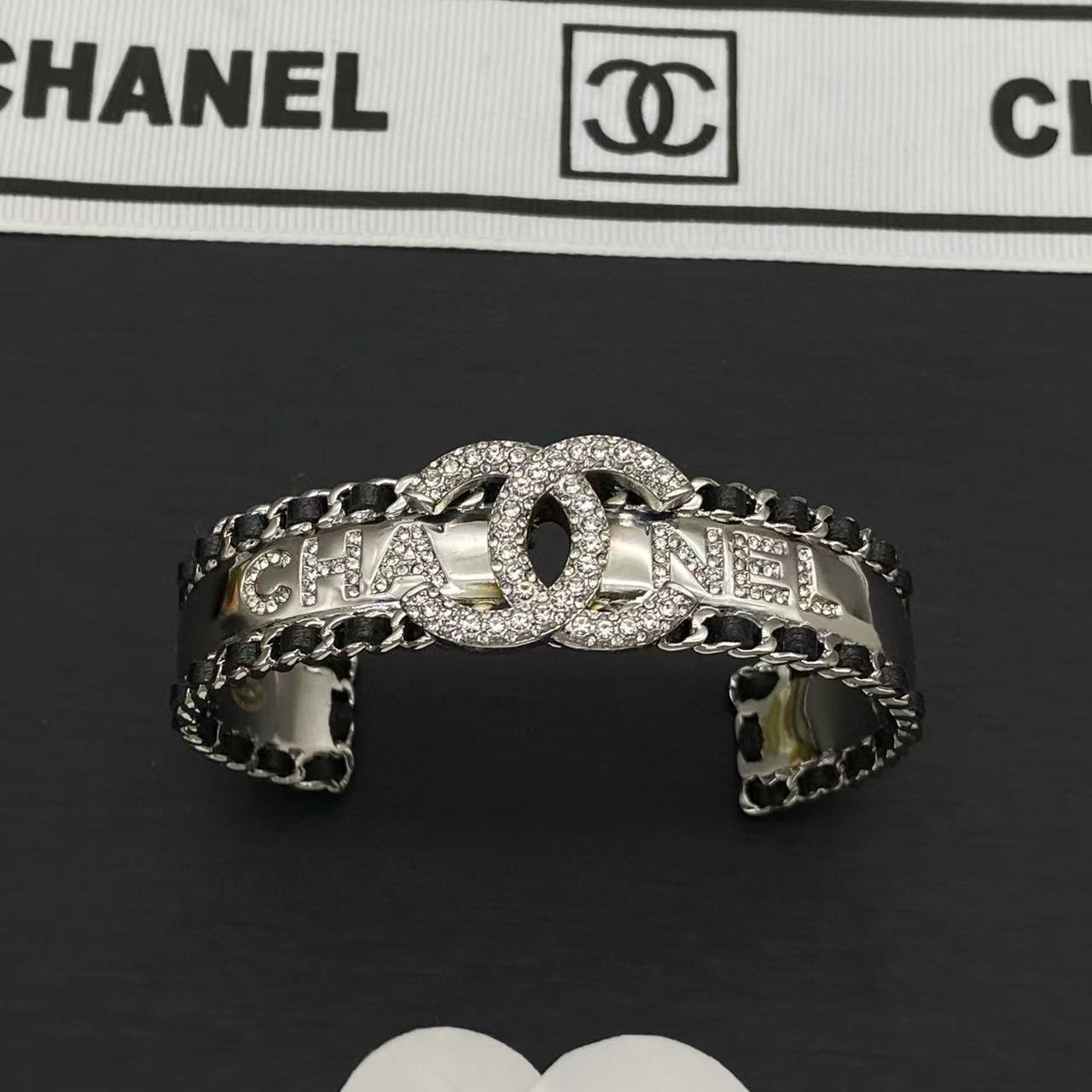 CHANE1 ダブルC レザーブレスレット【50％割引+送料無料】