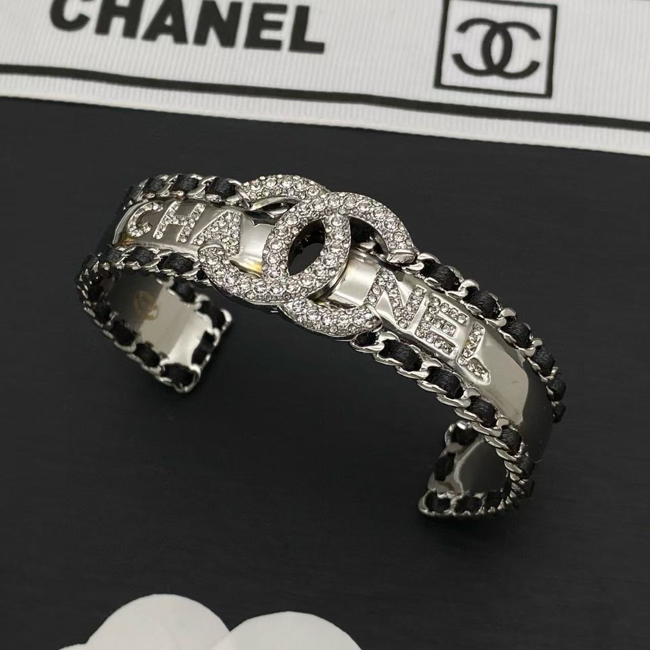 CHANE1 ダブルC レザーブレスレット【50％割引+送料無料】