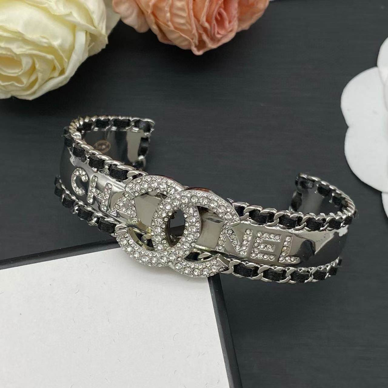 CHANE1 ダブルC レザーブレスレット【50％割引+送料無料】