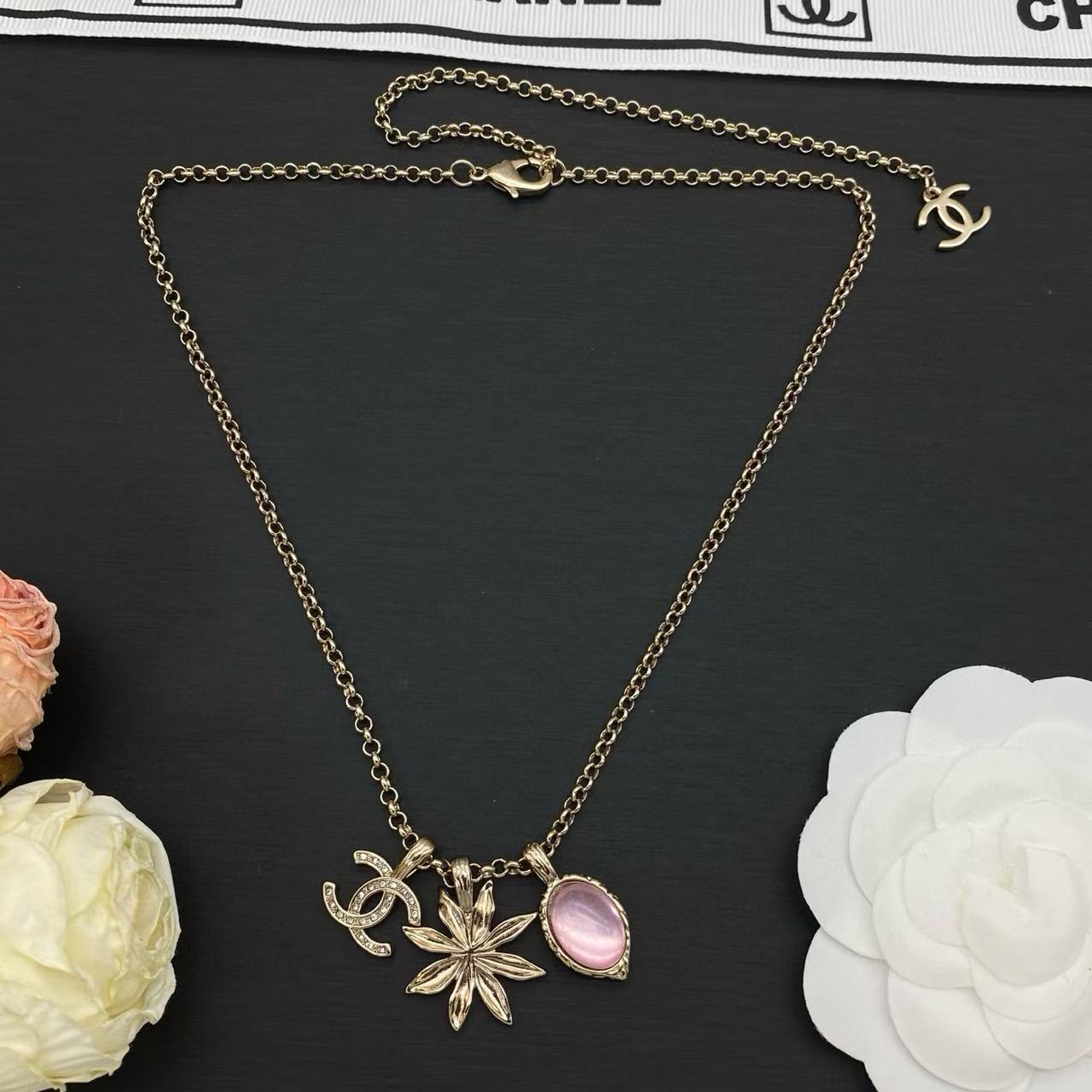CHANE1 ダブルC フラワー ピンクダイヤモンドネックレス【50％割引+送料無料】
