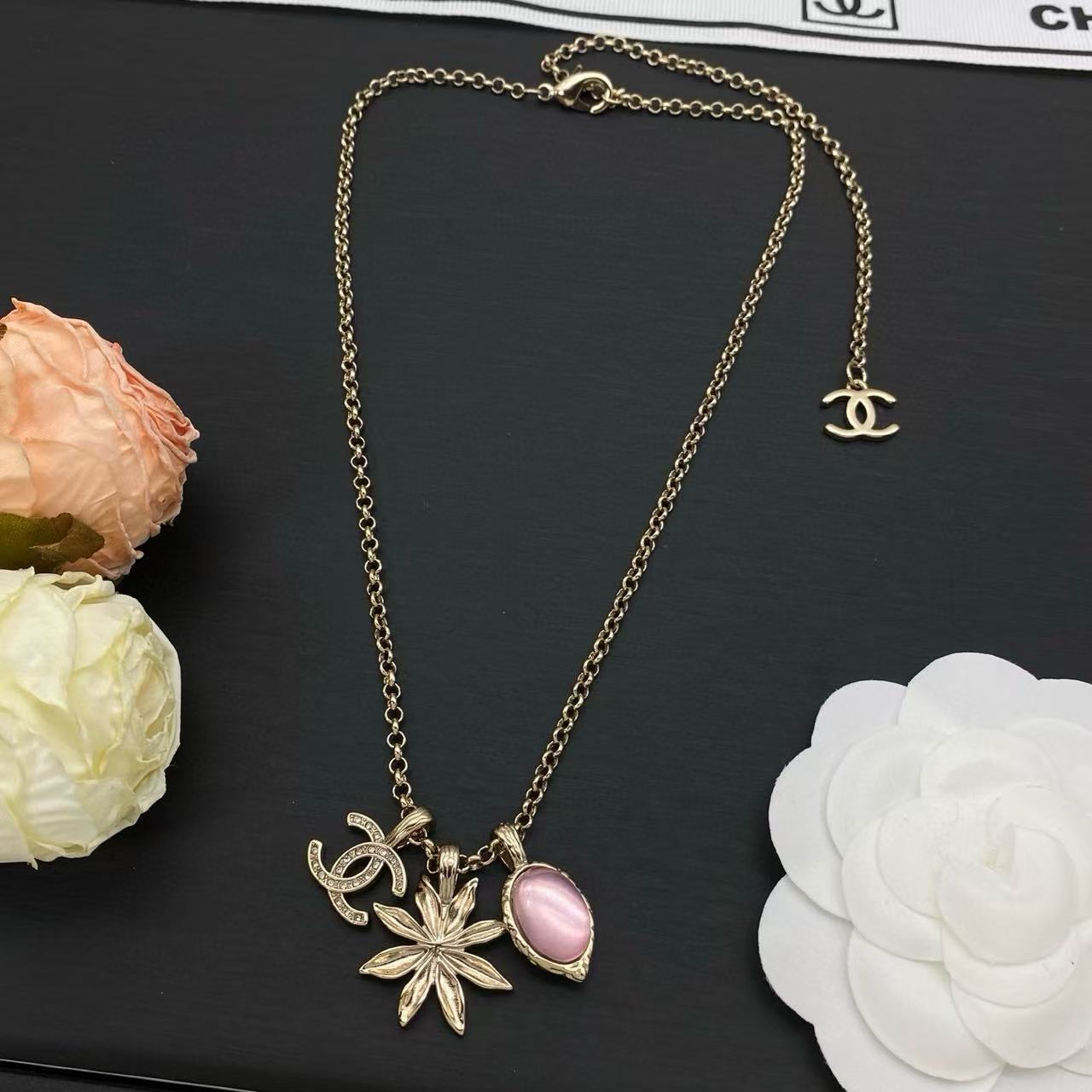 CHANE1 ダブルC フラワー ピンクダイヤモンドネックレス【50％割引+送料無料】
