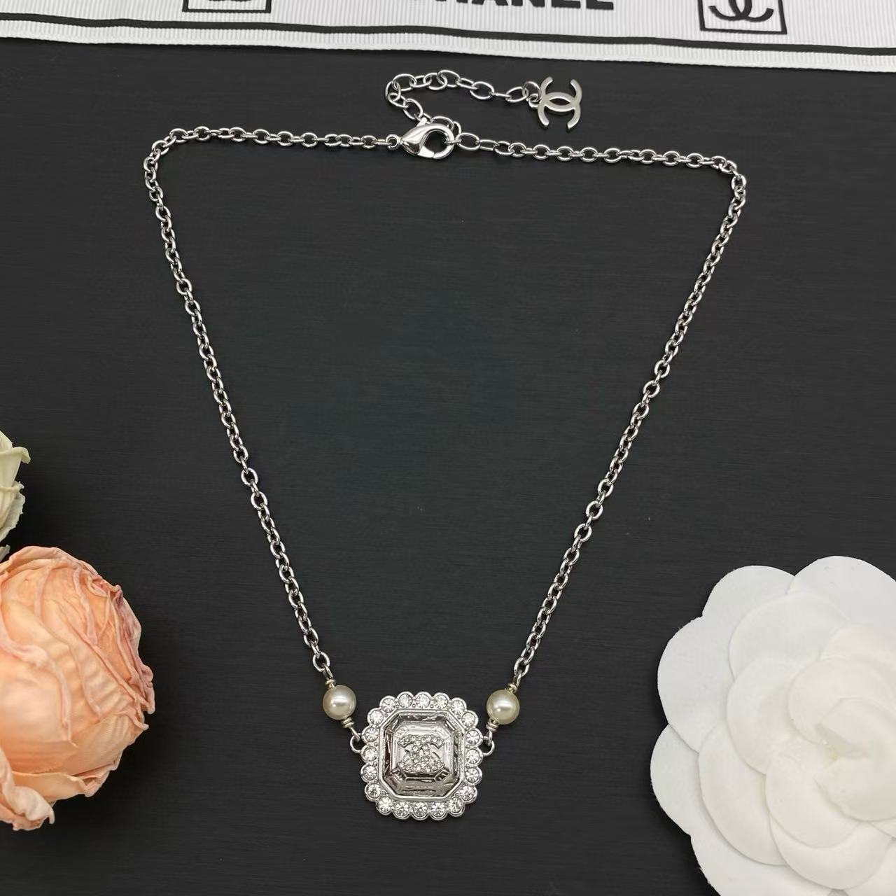 CHANE1 ダブルC ダイヤモンドパールネックレス【50％割引+送料無料】