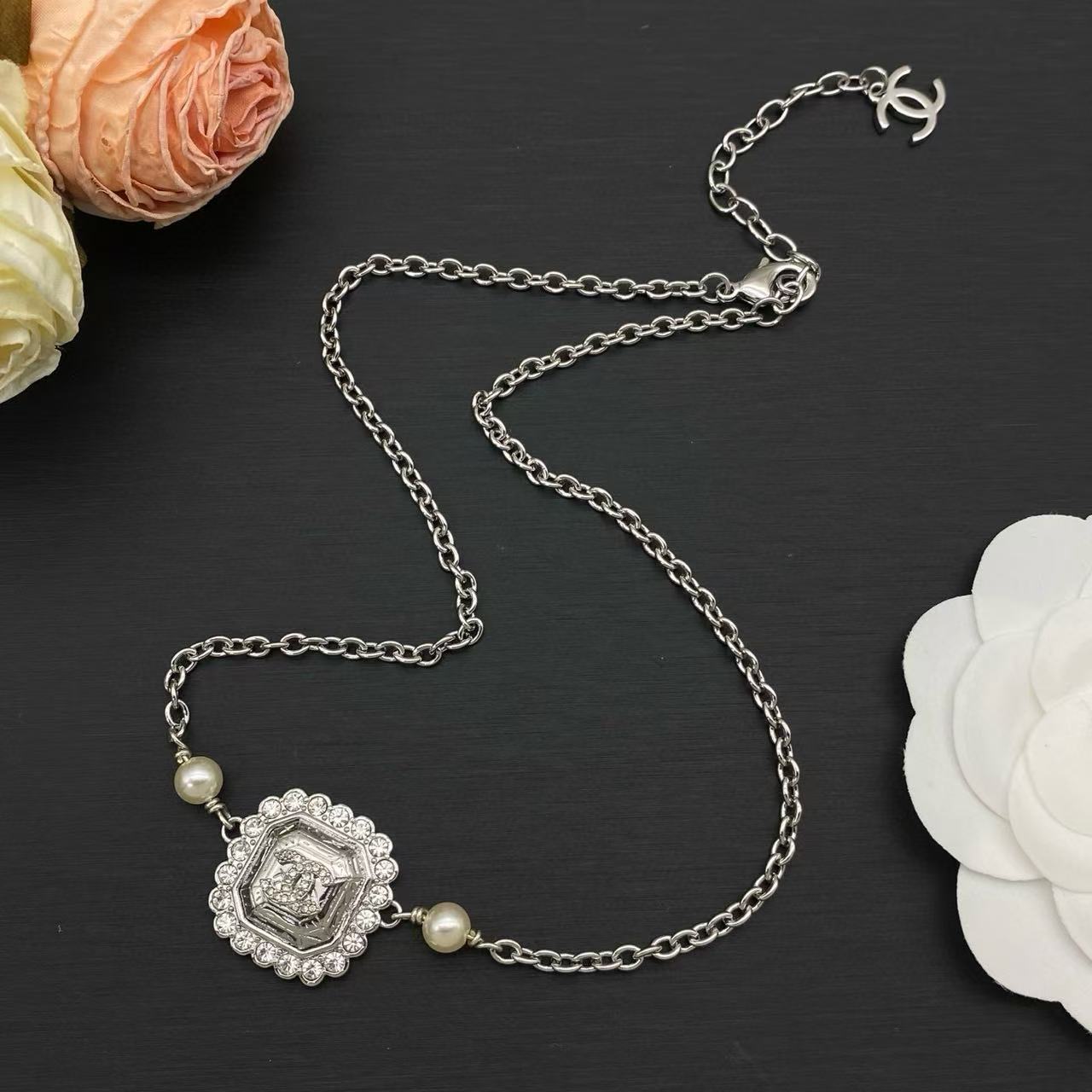 CHANE1 ダブルC ダイヤモンドパールネックレス【50％割引+送料無料】