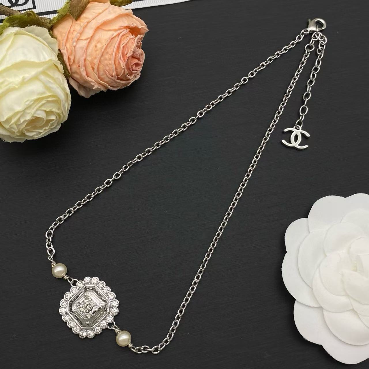 CHANE1 ダブルC ダイヤモンドパールネックレス【50％割引+送料無料】