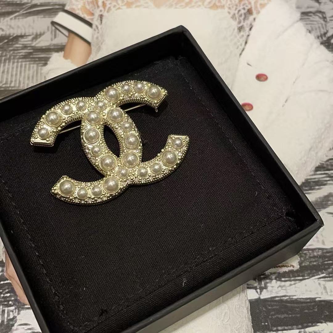 CHANE1 ダブルC パールブローチ【50％割引+送料無料】