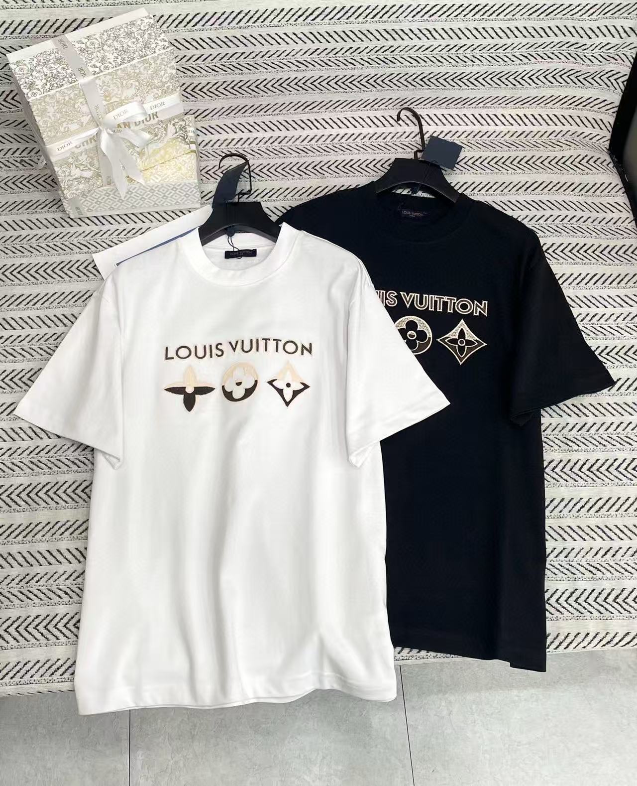 LVグラデーション刺繍四つ葉のクローバーレターTシャツ【50％割引+送料無料】