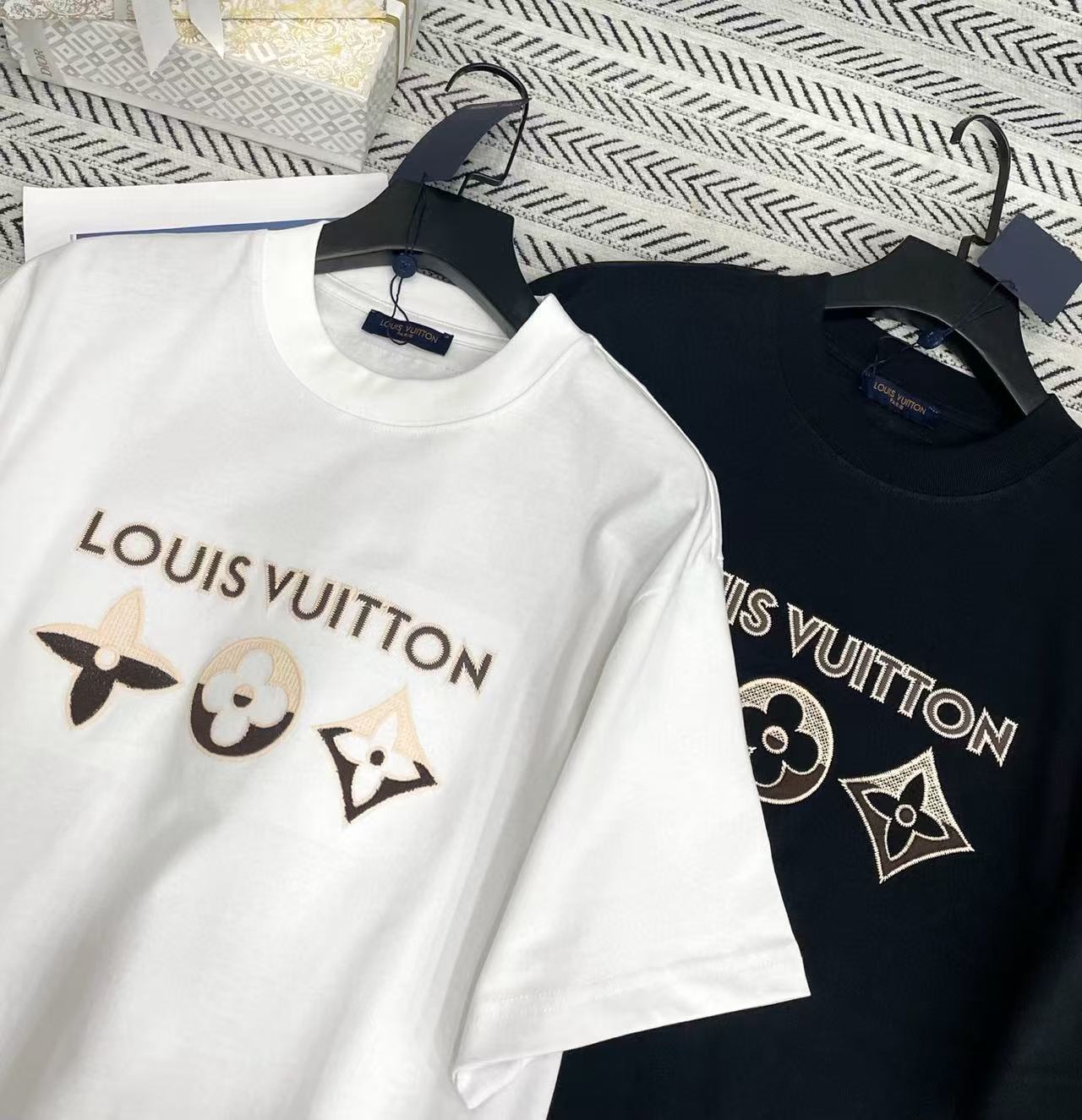 LVグラデーション刺繍四つ葉のクローバーレターTシャツ【50％割引+送料無料】