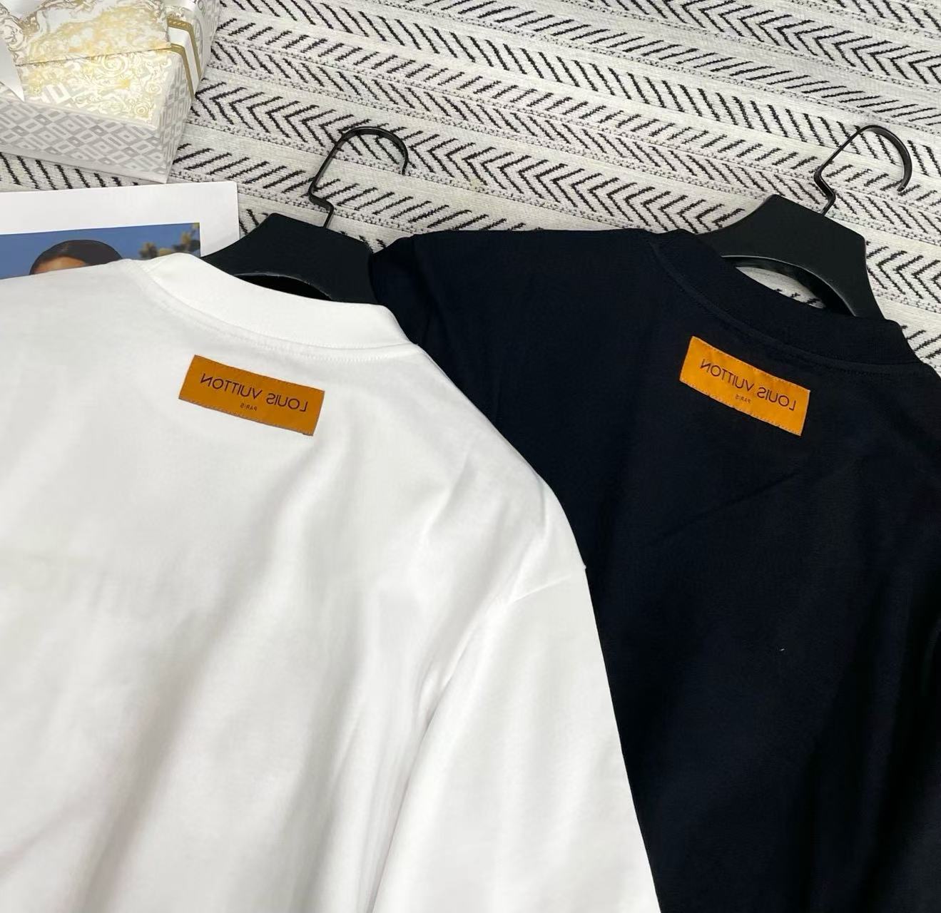 LVグラデーション刺繍四つ葉のクローバーレターTシャツ【50％割引+送料無料】