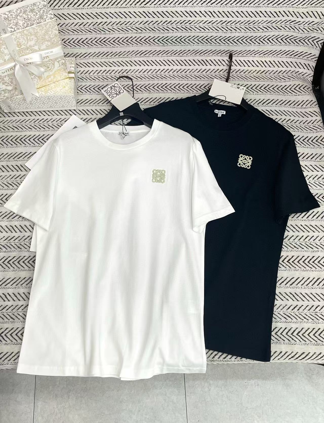 L0WEW 3Dゴールドスレッド刺繍ロゴTシャツ【50％割引+送料無料】