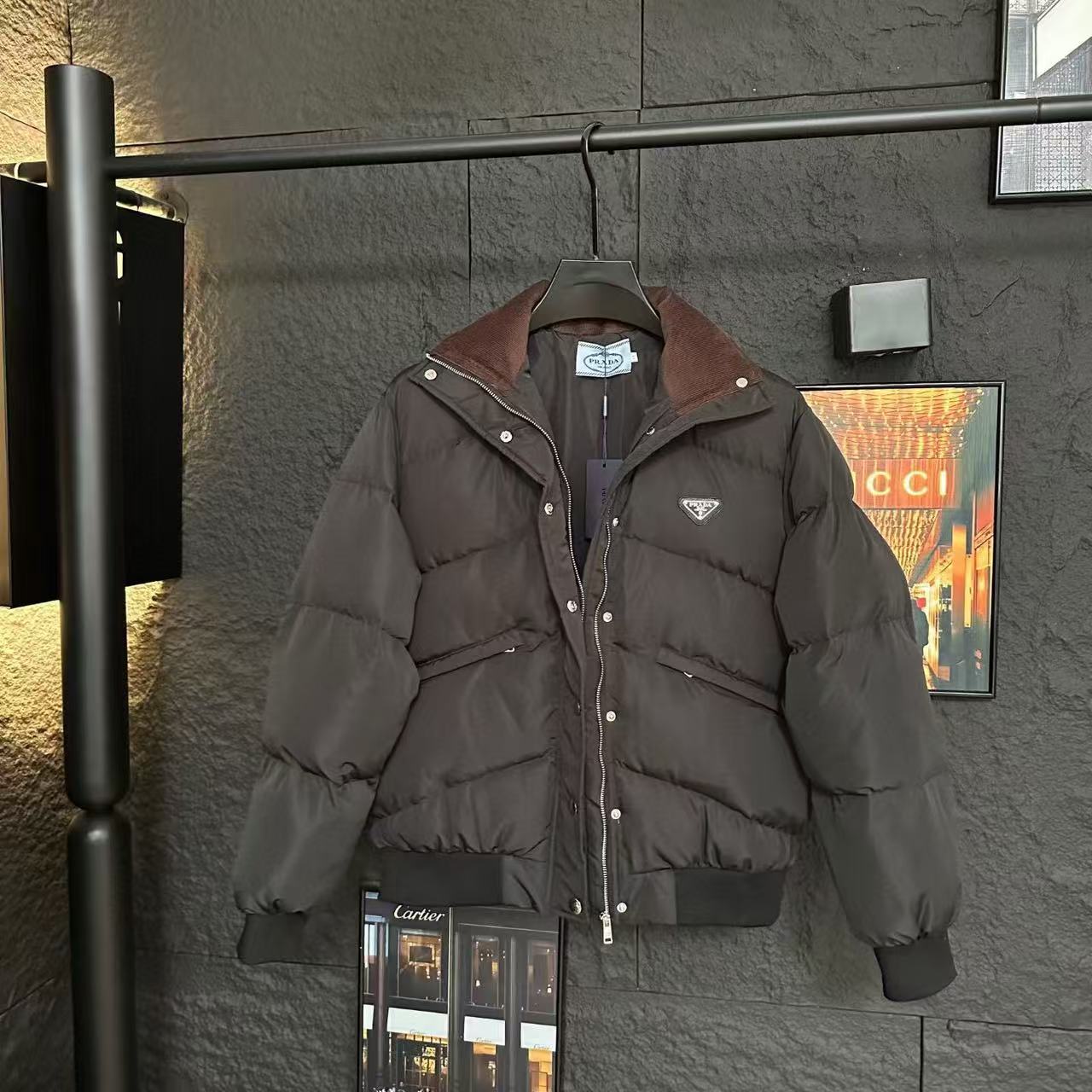 PR4DA トライアングルロゴ スタンドカラー ダウンジャケット【50％割引+送料無料】