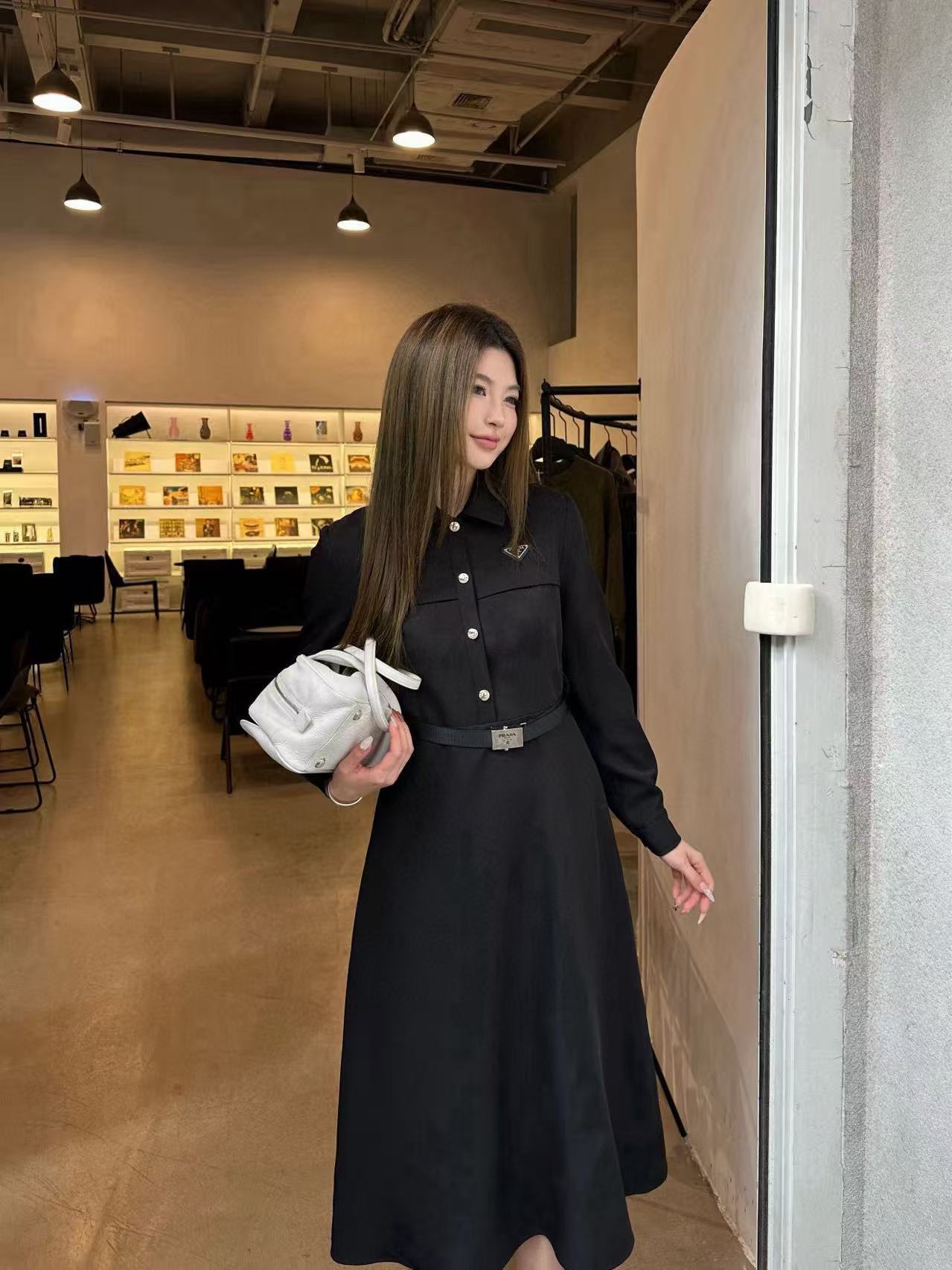 PR4DA ベルト付きトライアングルロゴドレス【50％割引+送料無料】