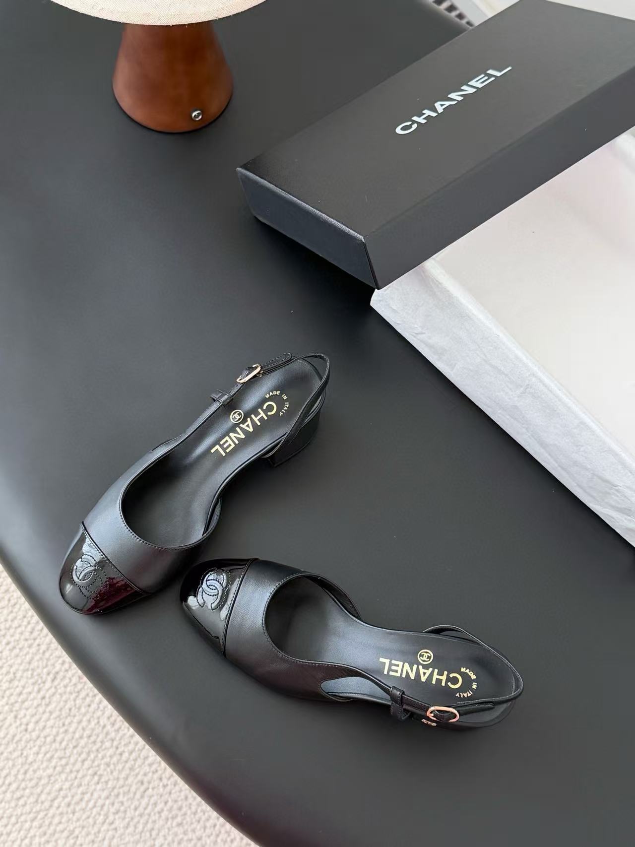 CHANE1 高品質ダブルCレザーローヒールシューズ【50％割引+送料無料】