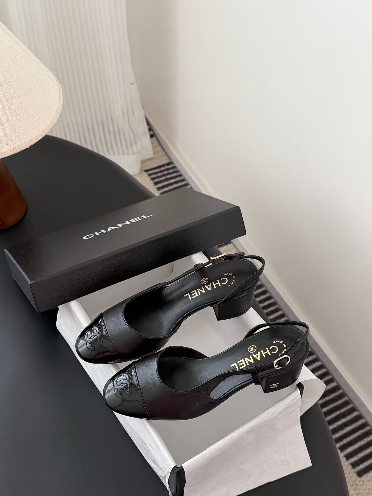 CHANE1 高品質ダブルCレザーローヒールシューズ【50％割引+送料無料】
