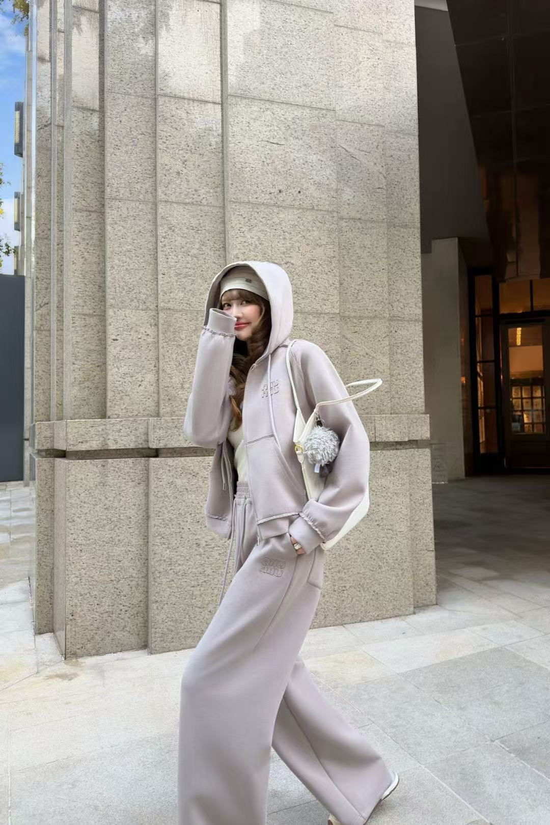 M1UM1U フード付きジップアップジャケット+パンツ ツーピースセット【50％割引+送料無料】