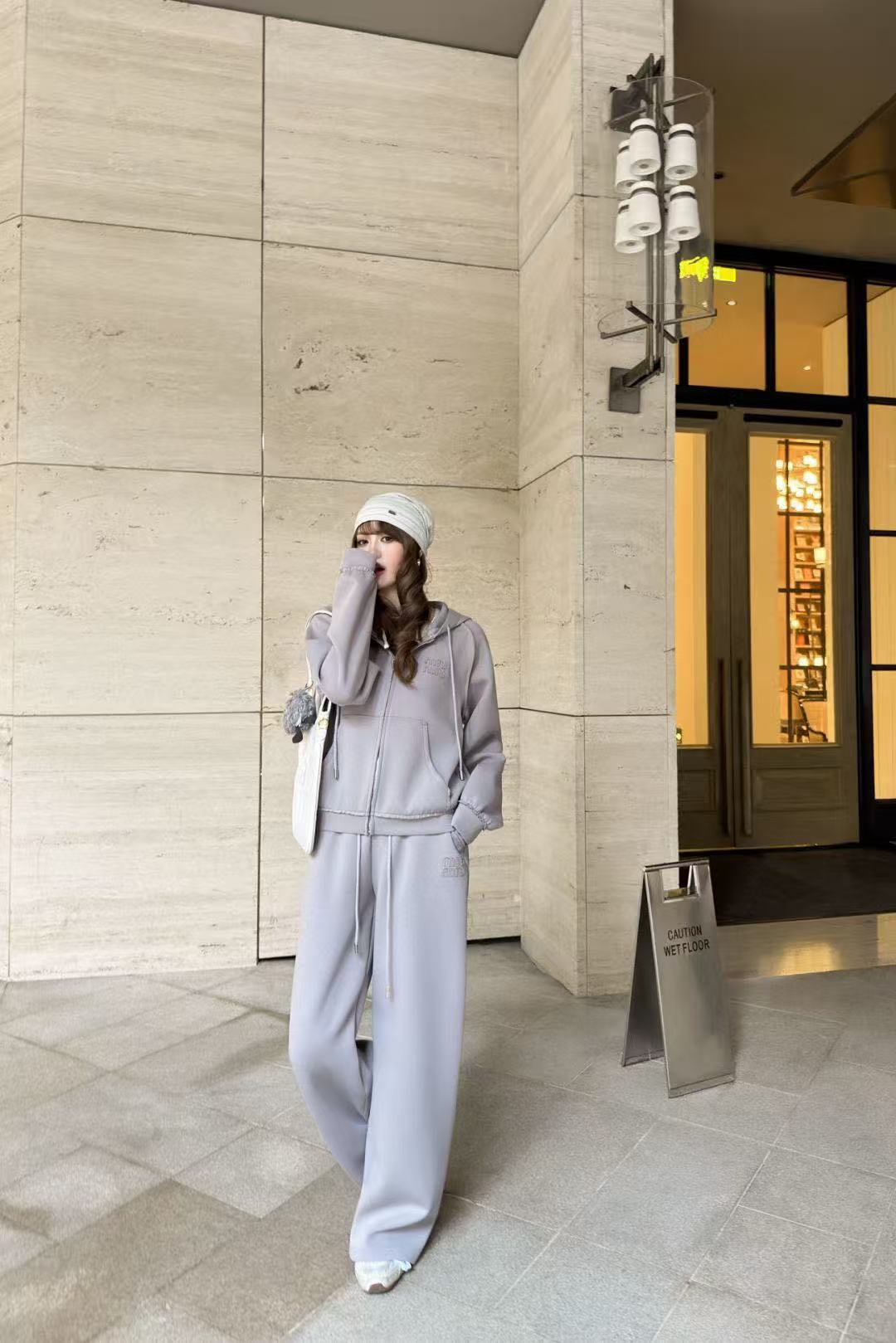 M1UM1U フード付きジップアップジャケット+パンツ ツーピースセット【50％割引+送料無料】